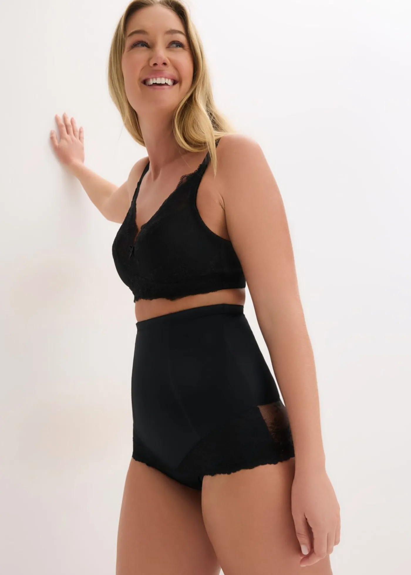 bonprix bonprix Braguita con efecto moldeador medio, talle alto y encaje Negro Sale