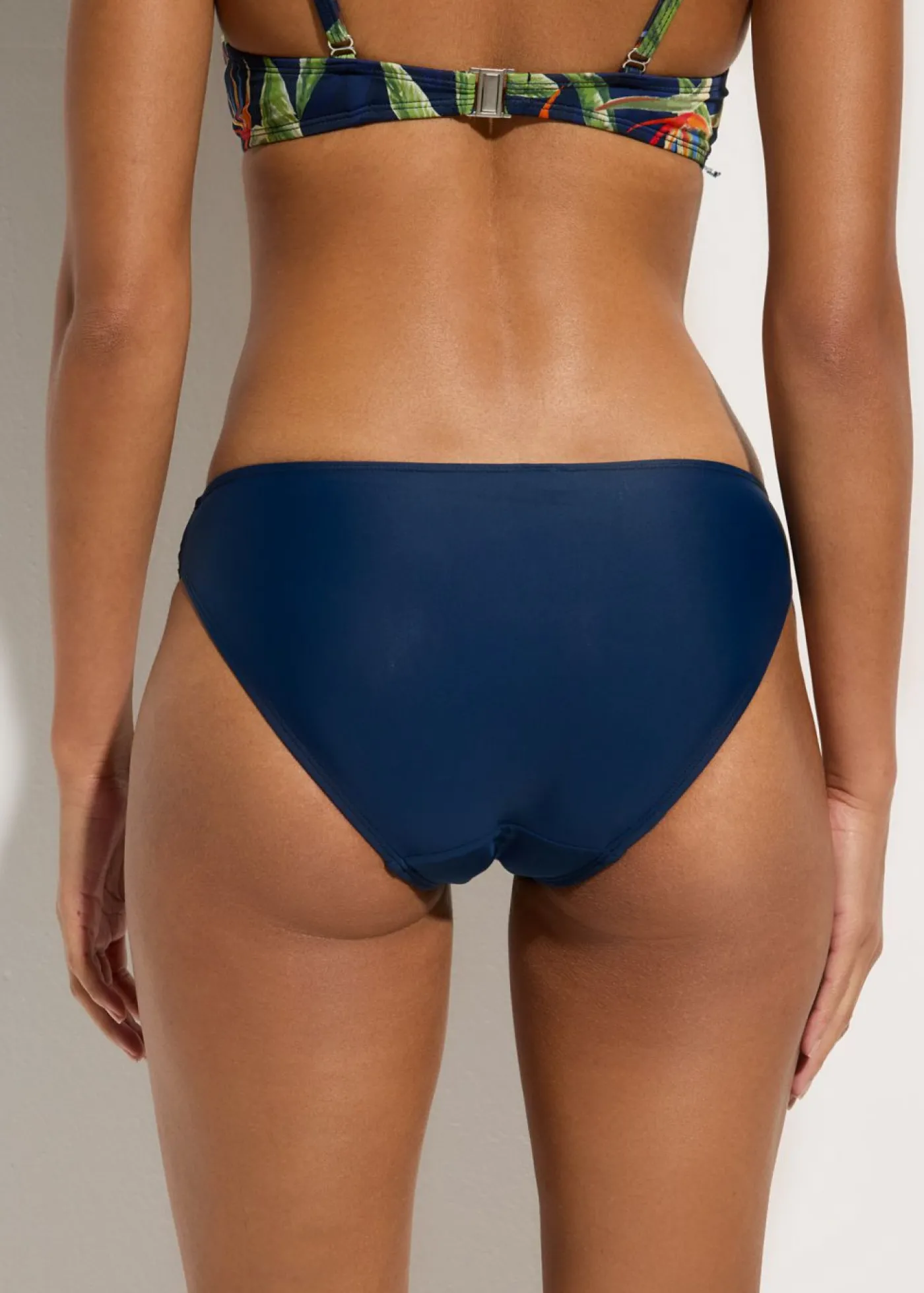 bonprix bonprix Braguita de bikini con pernera normal Azul marino Online