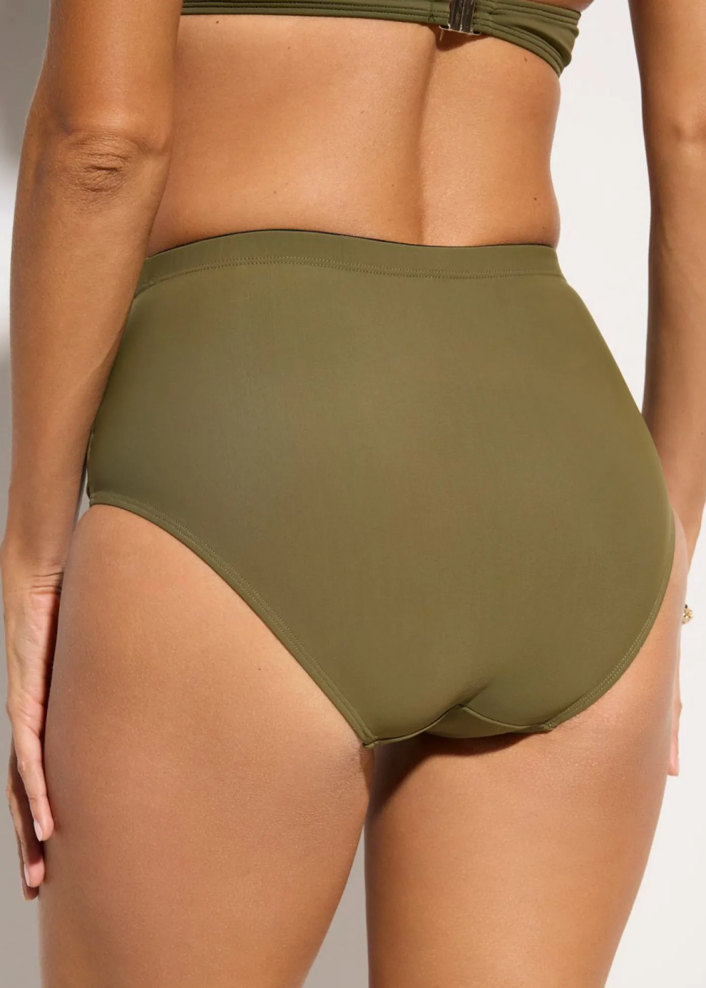 bonprix bonprix Braguita de bikini highwaist con ligero efecto moldeador y fruncido Verde oliva oscuro Online