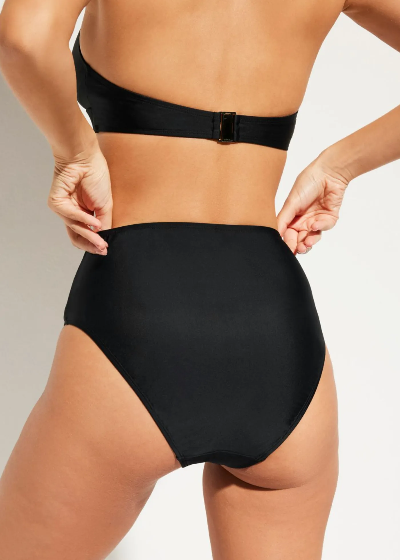 bonprix bonprix Braguita de bikini highwaist con pernera alta Negro Best