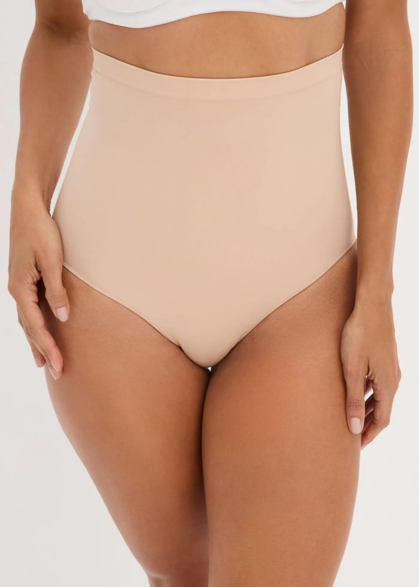 bonprix bonprix Braguita moldeadora de talle alto sin costuras con efecto moldeador medio Beige mate Hot