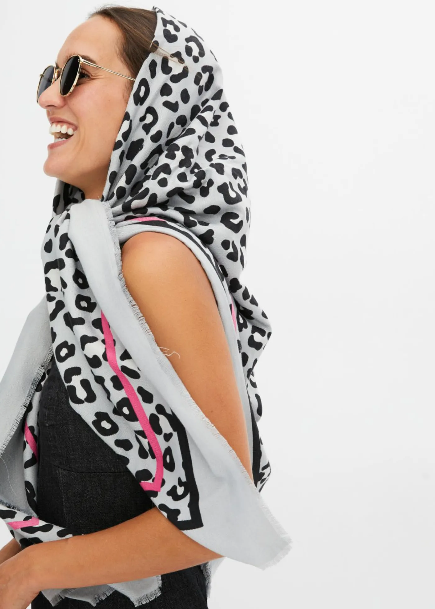 bonprix bonprix Bufanda estampado leo gris/negro Best