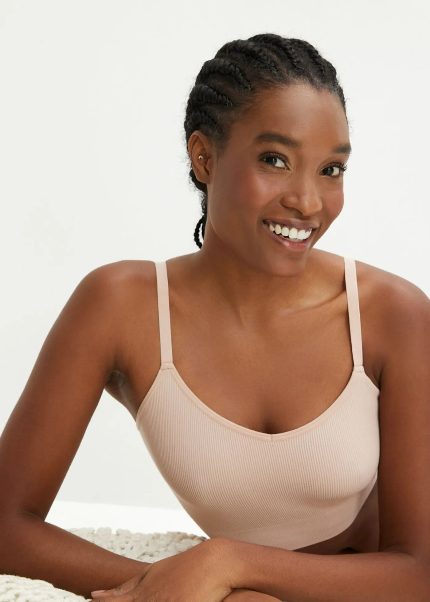 bonprix bonprix Bustier Feel Comfort sin costuras de canalé Beige mate
