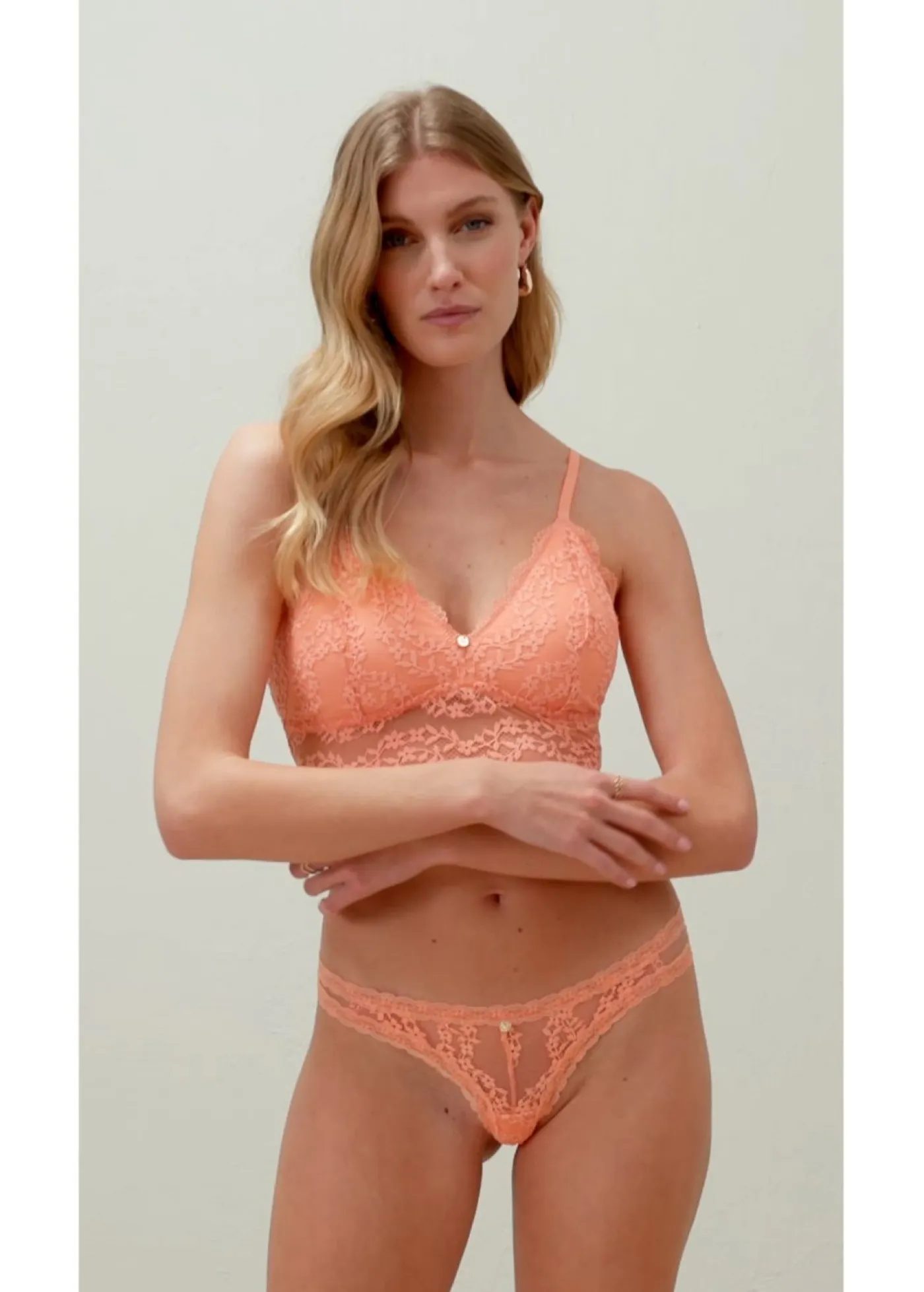 bonprix bonprix Bustier sin aros con encaje de flores papaya suave Outlet