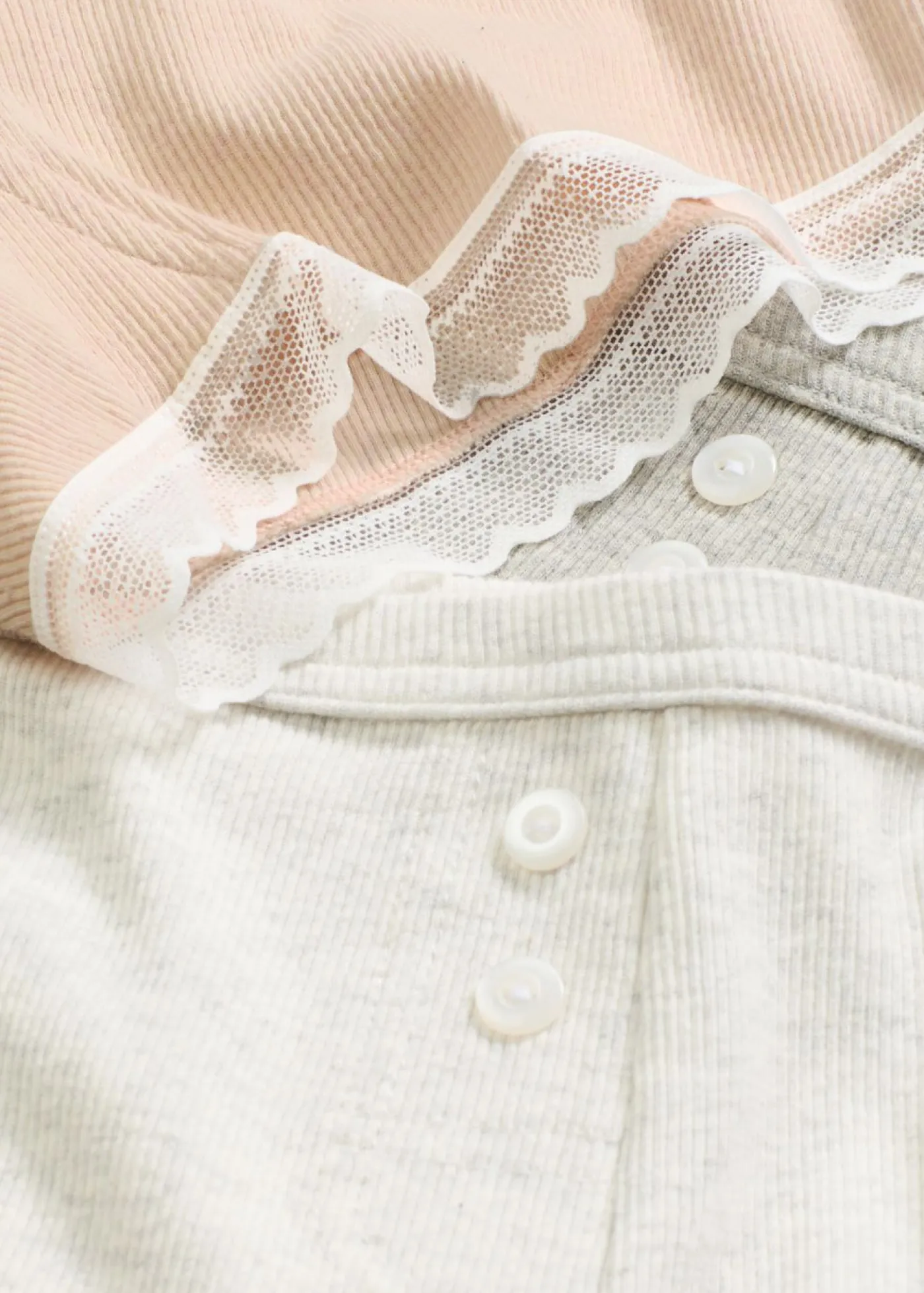 bonprix bonprix Bóxers acanalados con encaje para mujeres (4 unidades) gris claro jaspeado-rosa seda-natural jaspeado