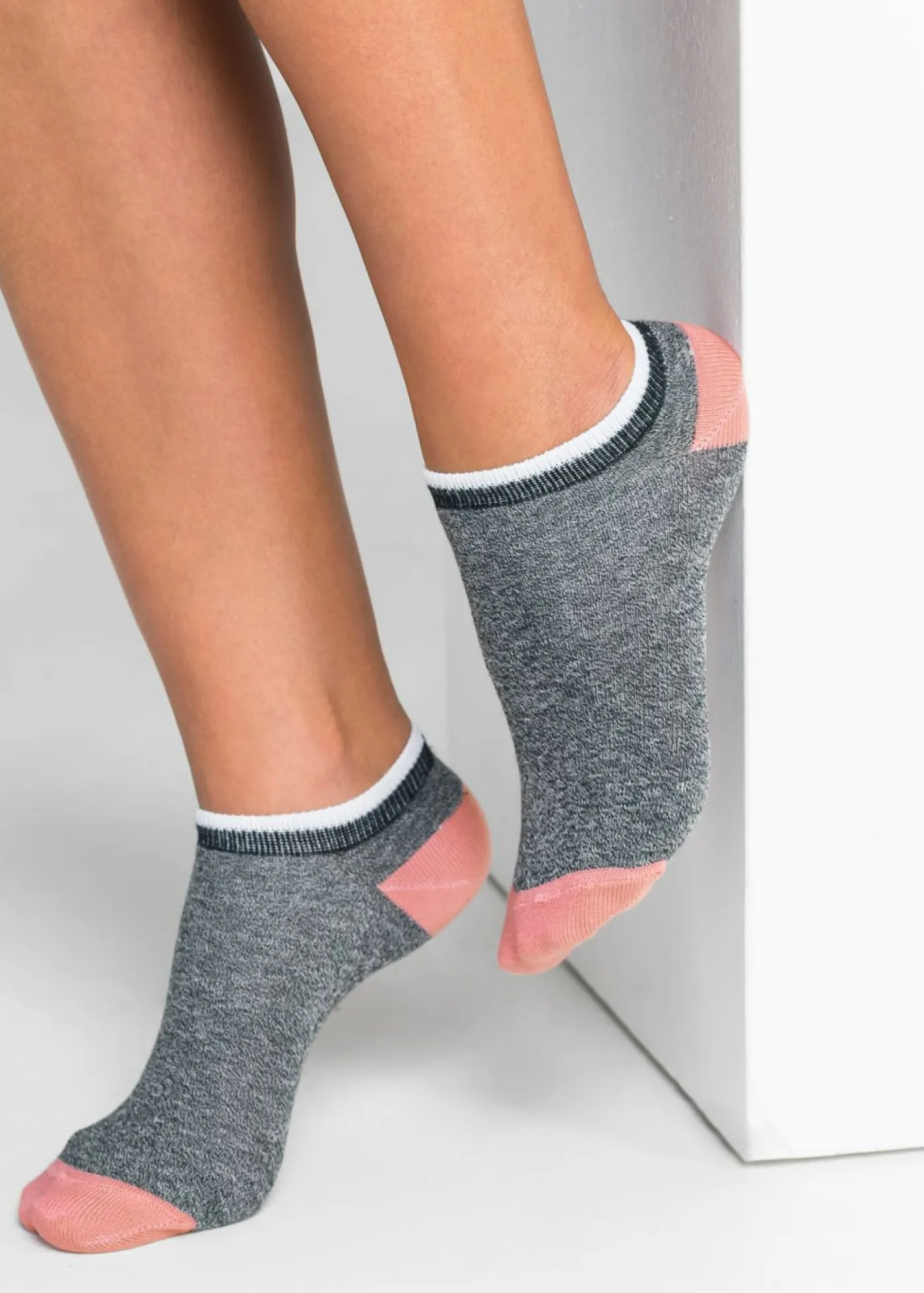 bonprix bonprix Calcetines deportivos con algodón orgánico (7 pares) Negro-blanco-gris claro jaspeado