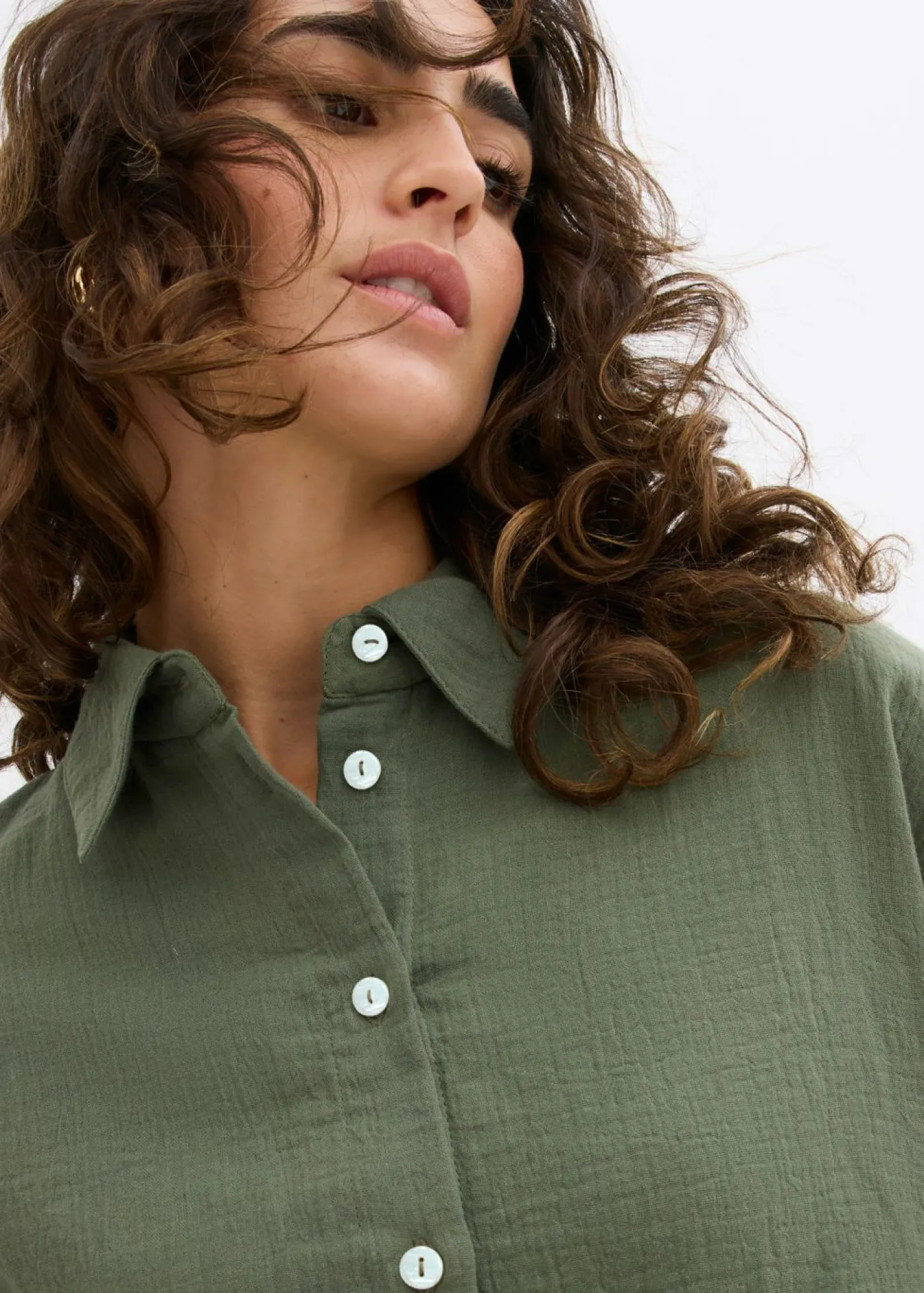 bonprix bonprix Camisa holgada de muselina ligera Verde grisáceo New
