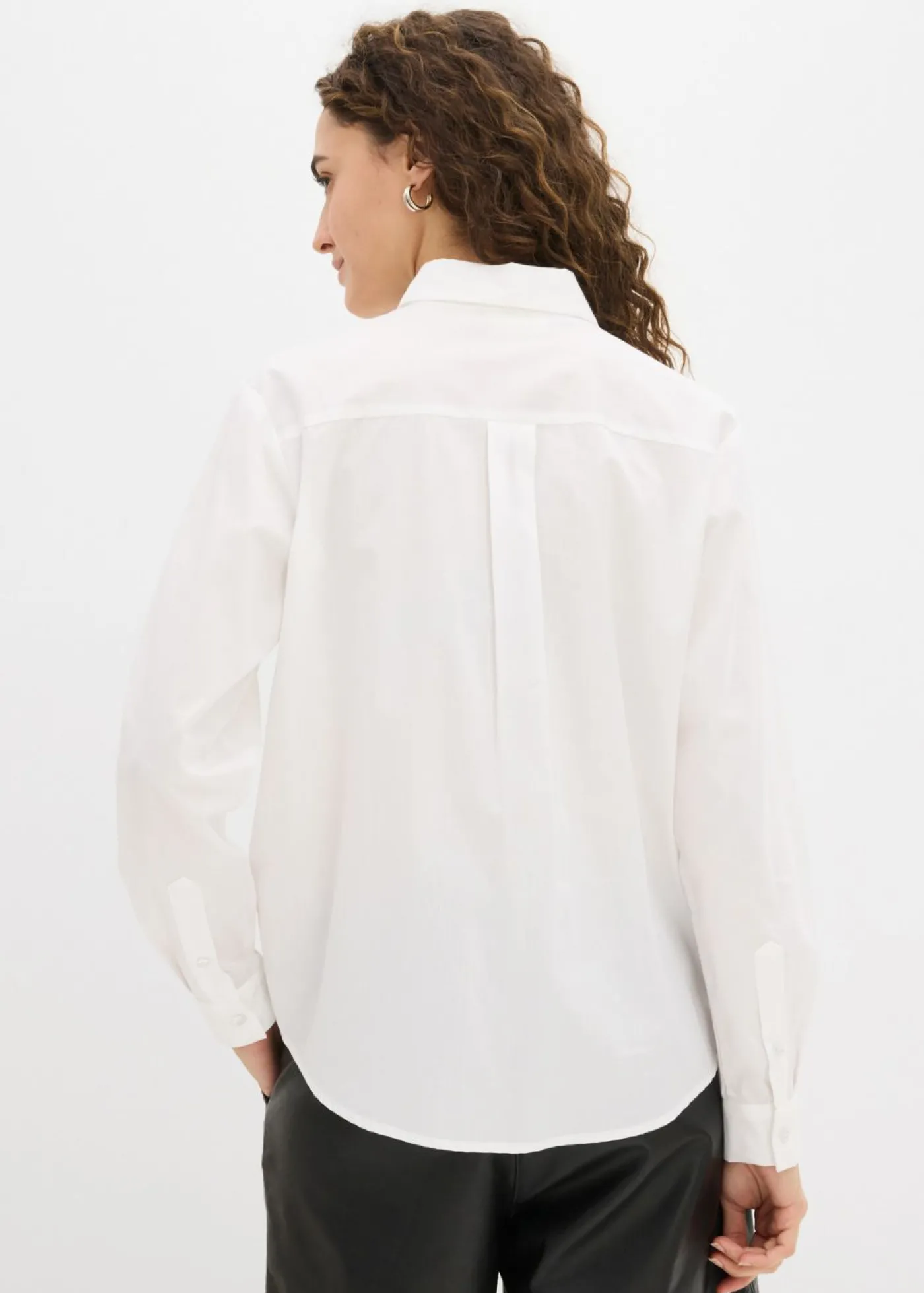bonprix bonprix Camisa oversize con bolsillo en contraste estampado leo blanco New