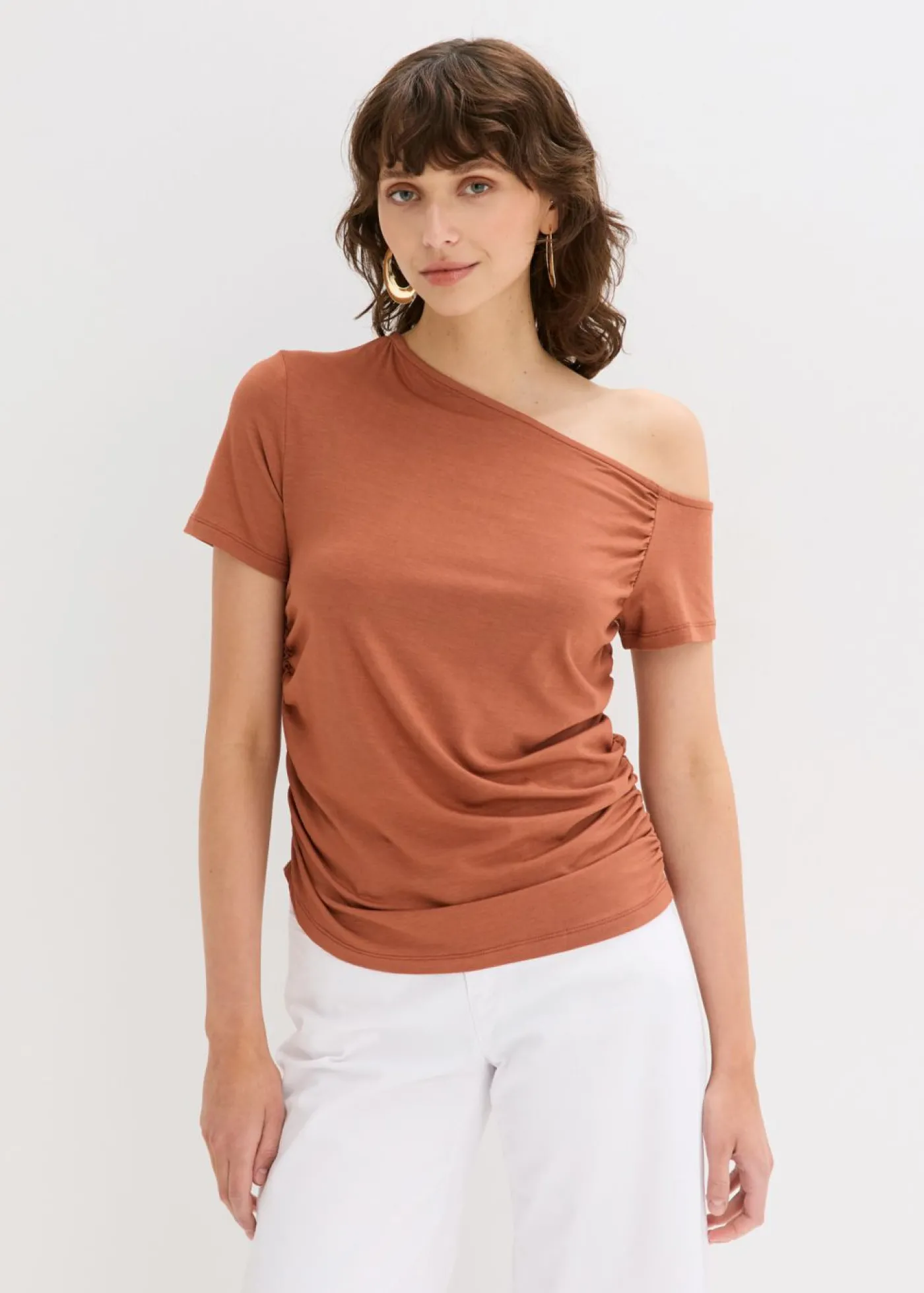 bonprix bonprix Camiseta asimétrica Coñac Online