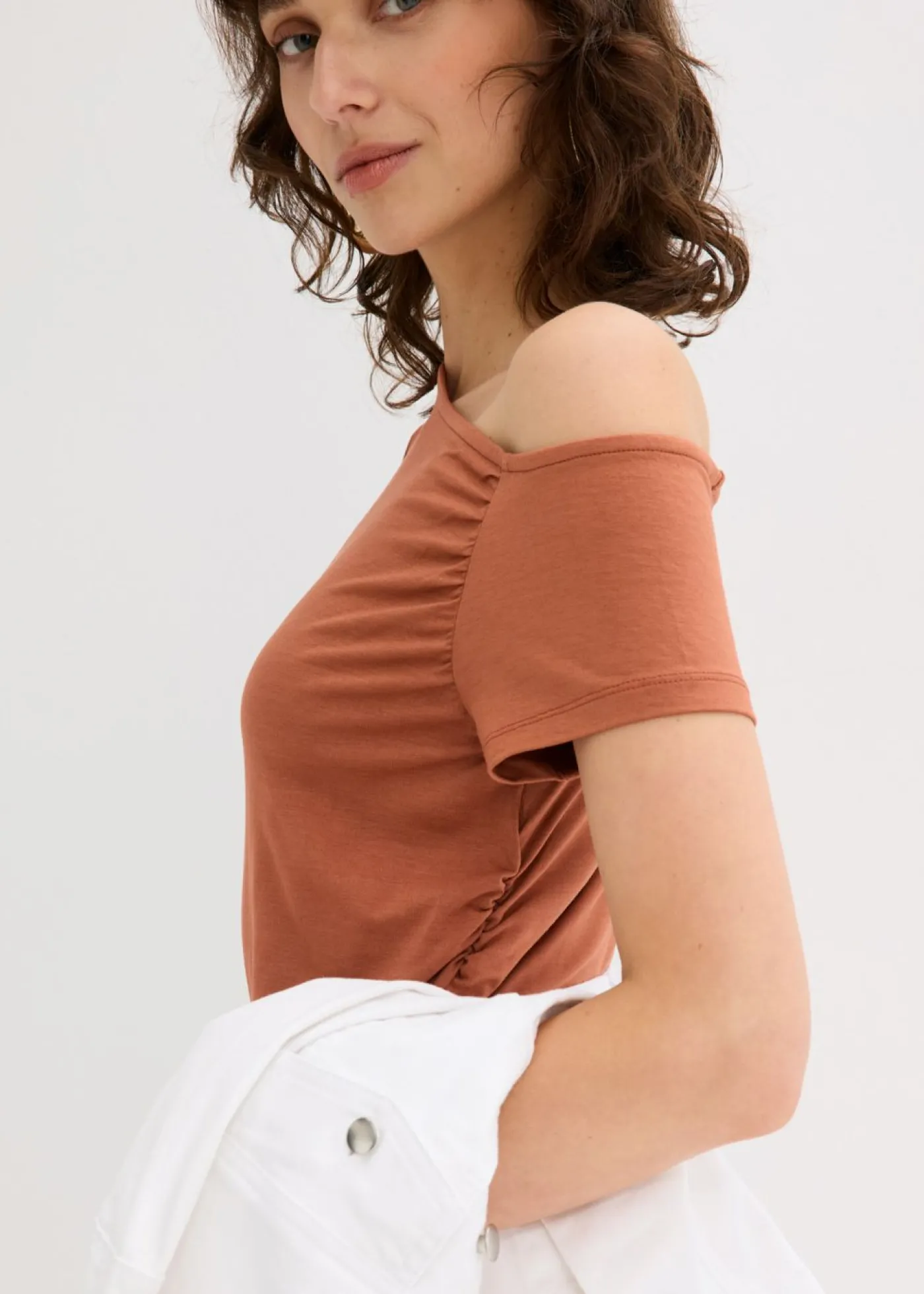 bonprix bonprix Camiseta asimétrica Coñac Online