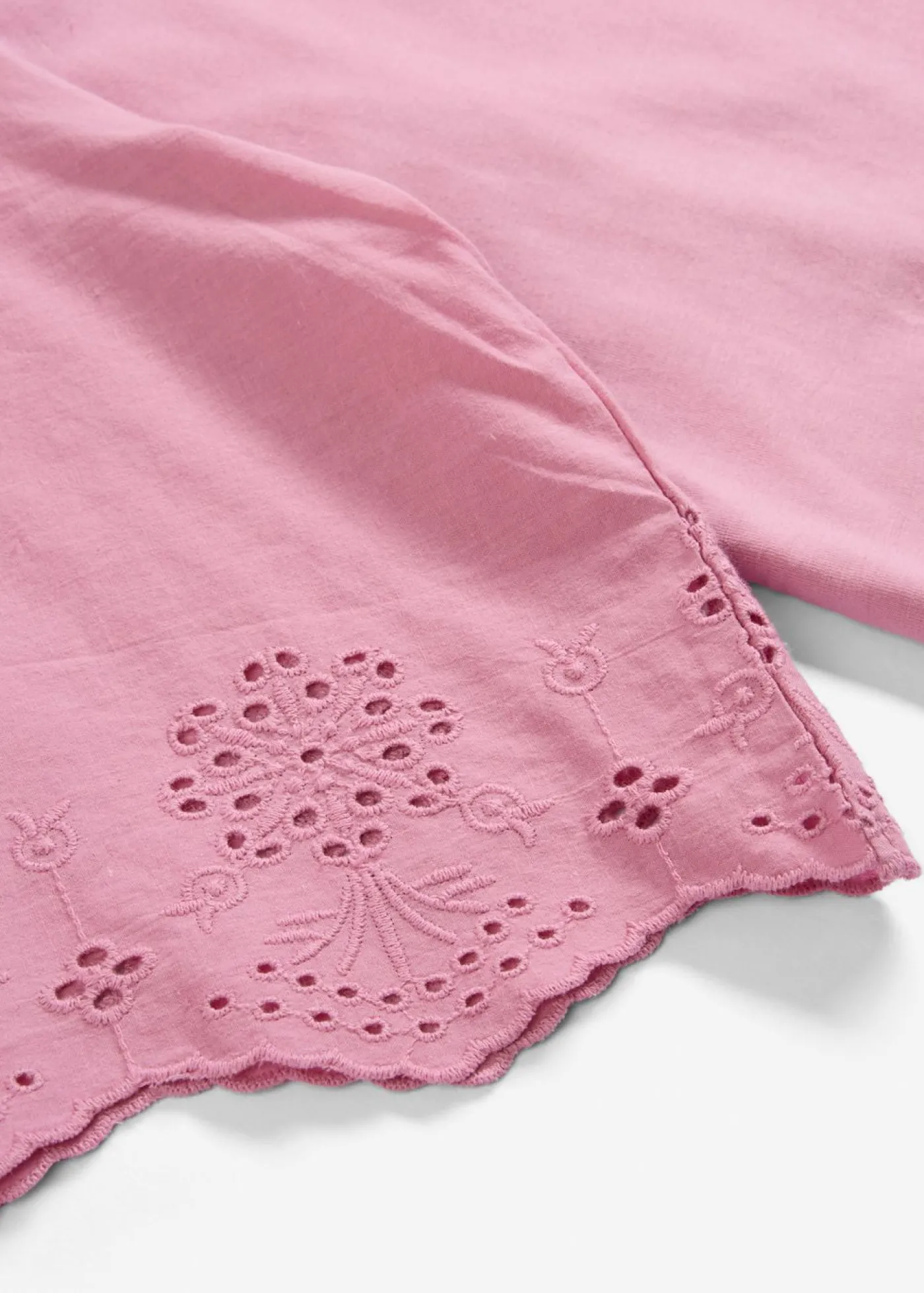 bonprix bonprix Camiseta con bordado calado Malva