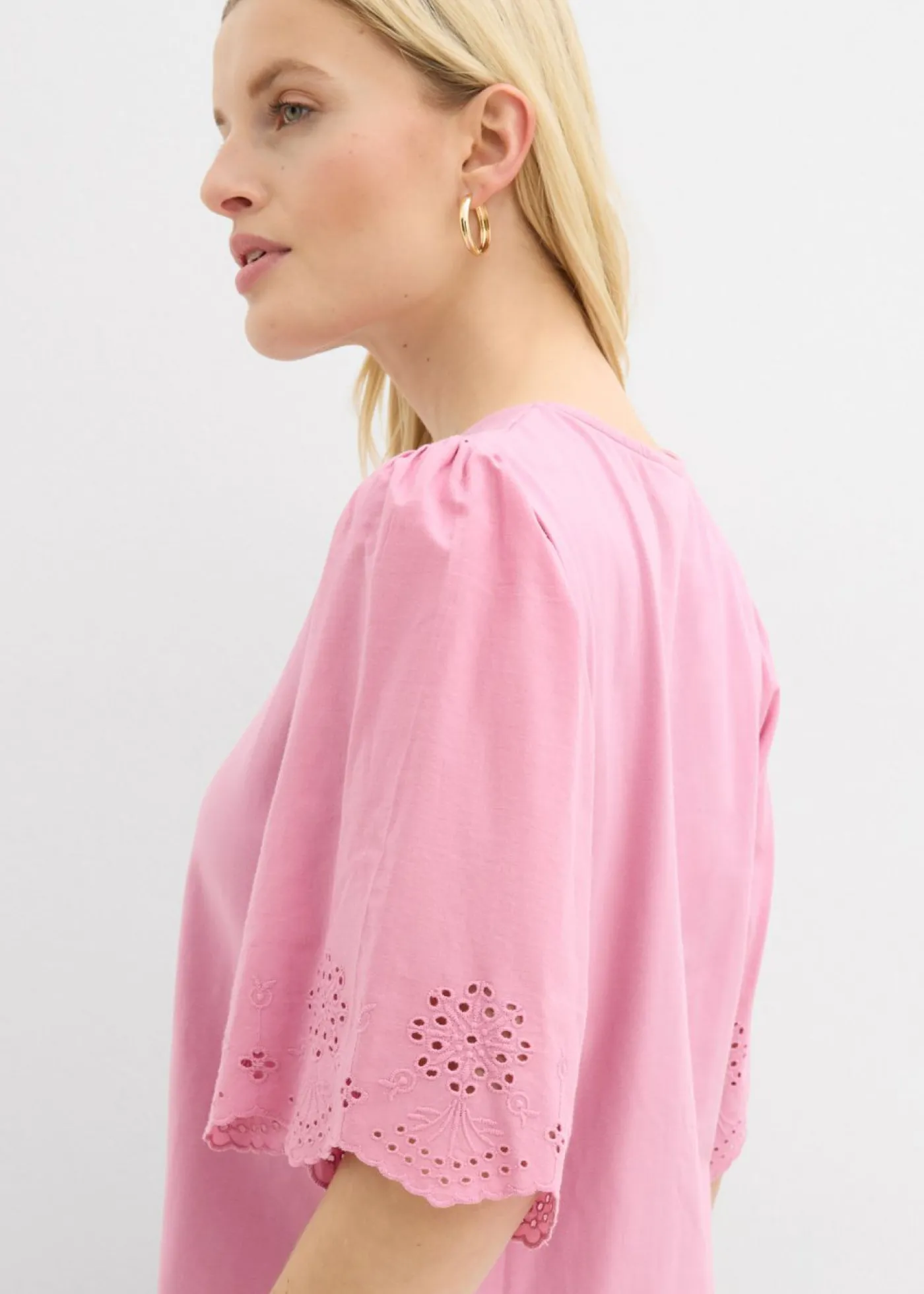 bonprix bonprix Camiseta con bordado calado Malva