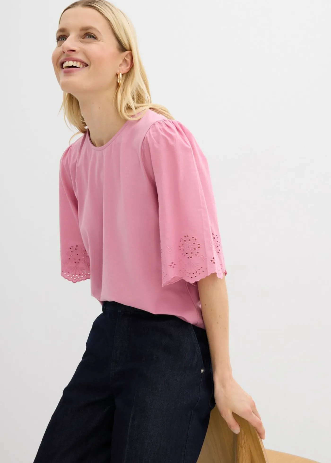 bonprix bonprix Camiseta con bordado calado Malva