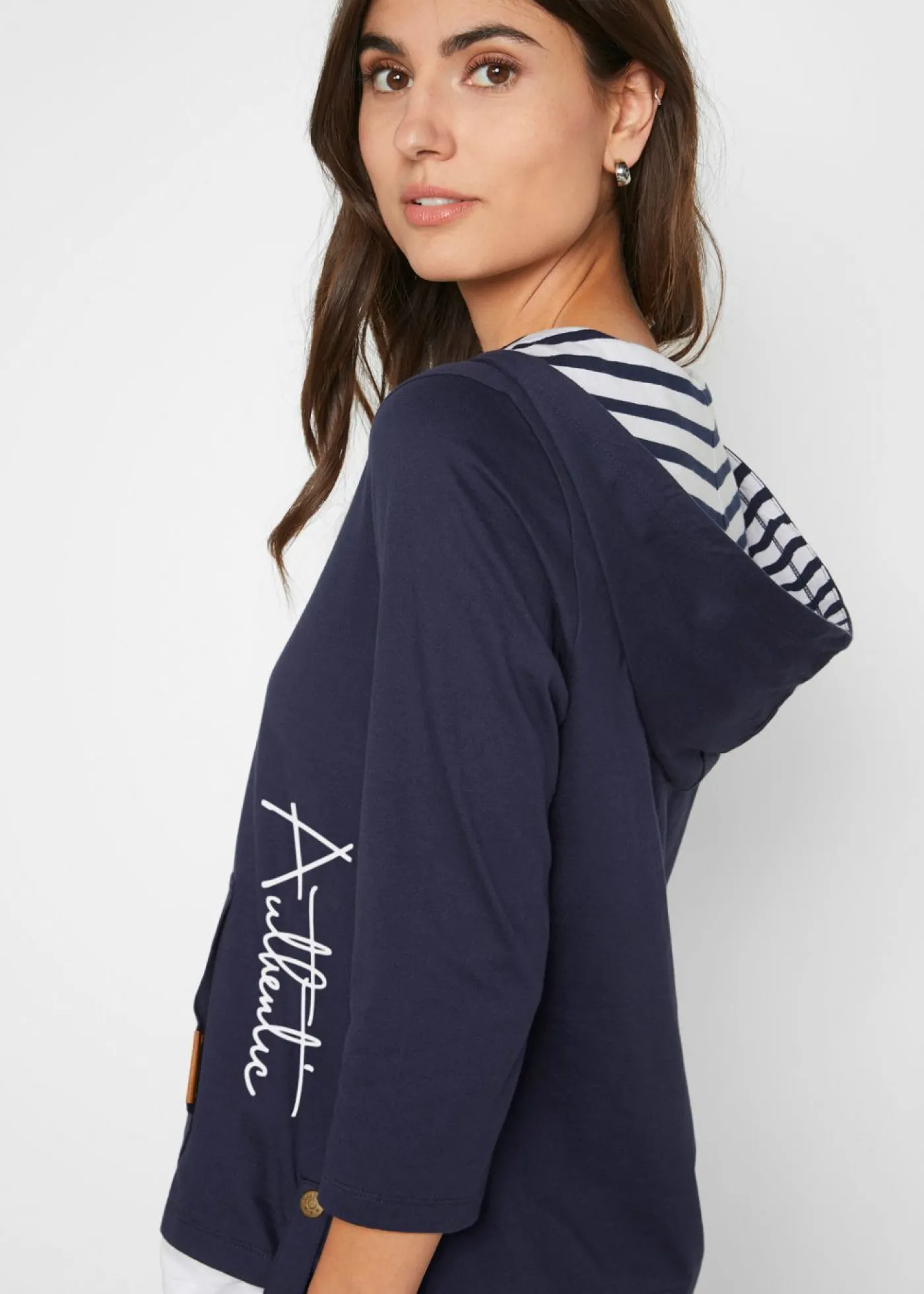 bonprix bonprix Camiseta con capucha de algodón puro con mangas 3/4 Azul marino estampado Outlet