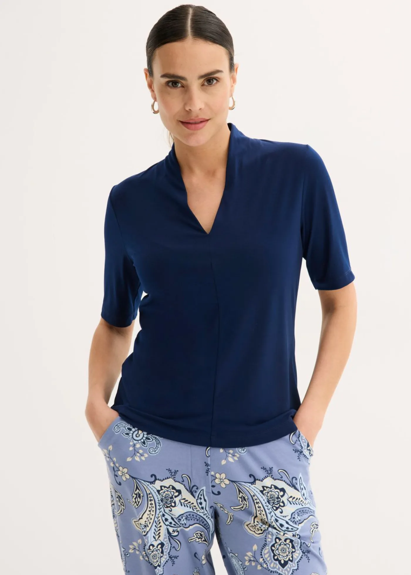bonprix bonprix Camiseta con cuello chimenea Azul marino Outlet
