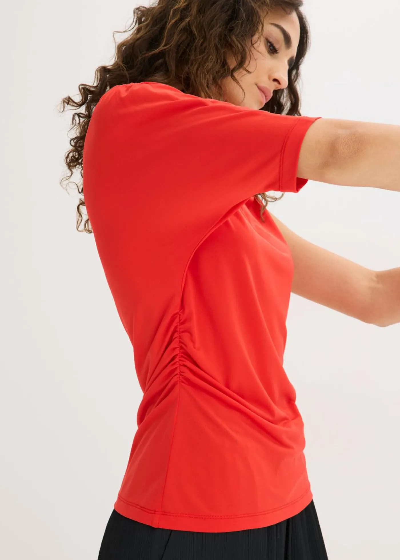 bonprix bonprix Camiseta con escote asimétrico fresa Discount