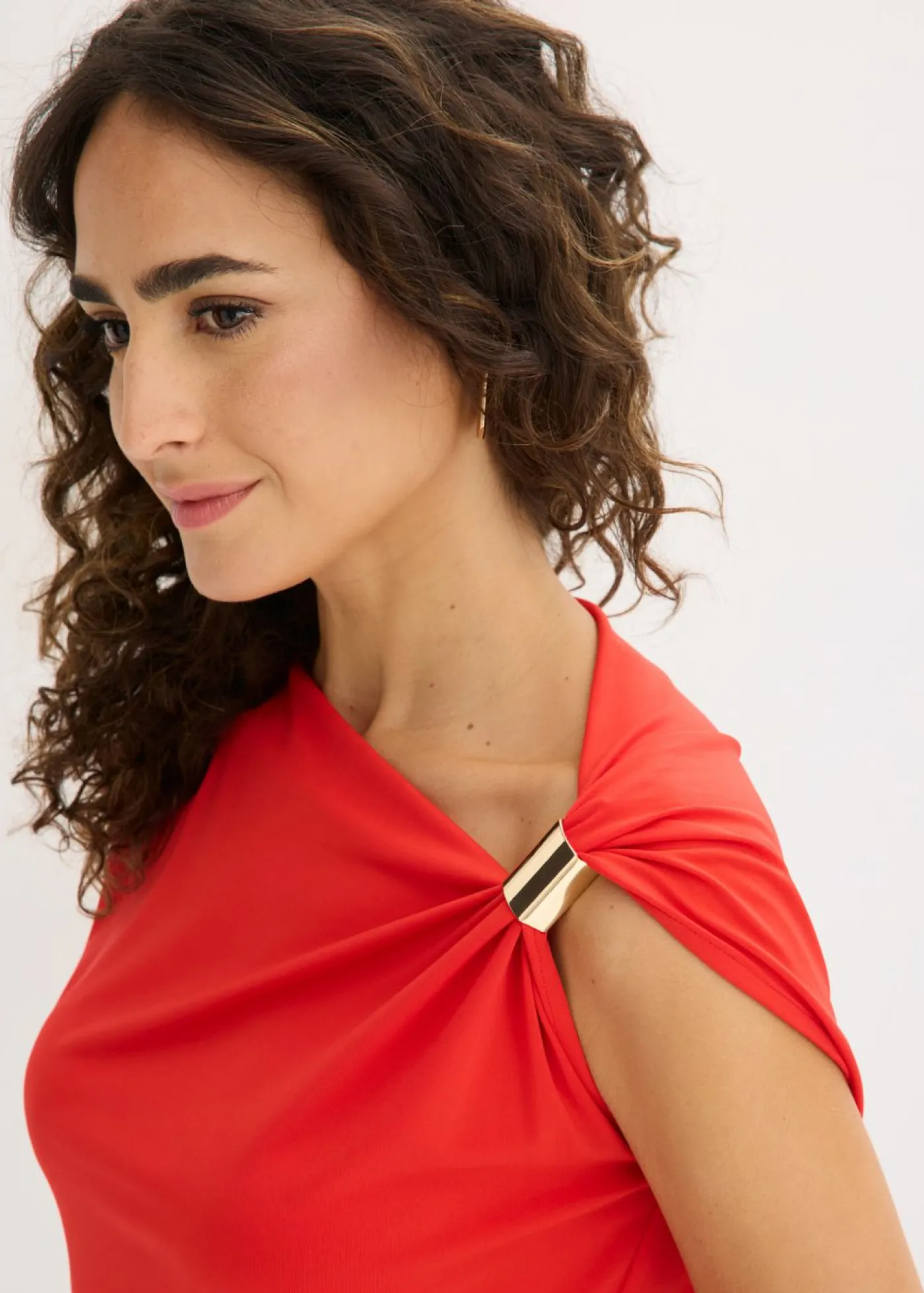 bonprix bonprix Camiseta con escote asimétrico fresa Discount