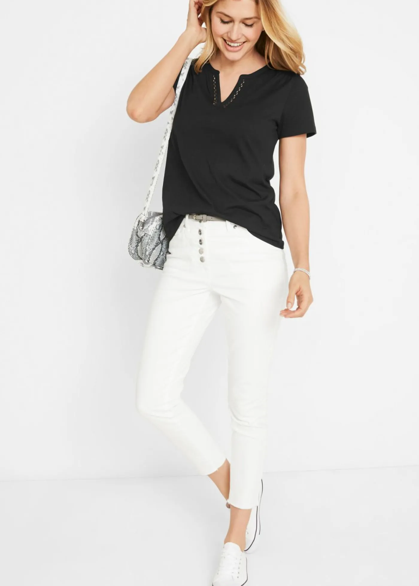bonprix bonprix Camiseta con escote decorativo Negro Clearance