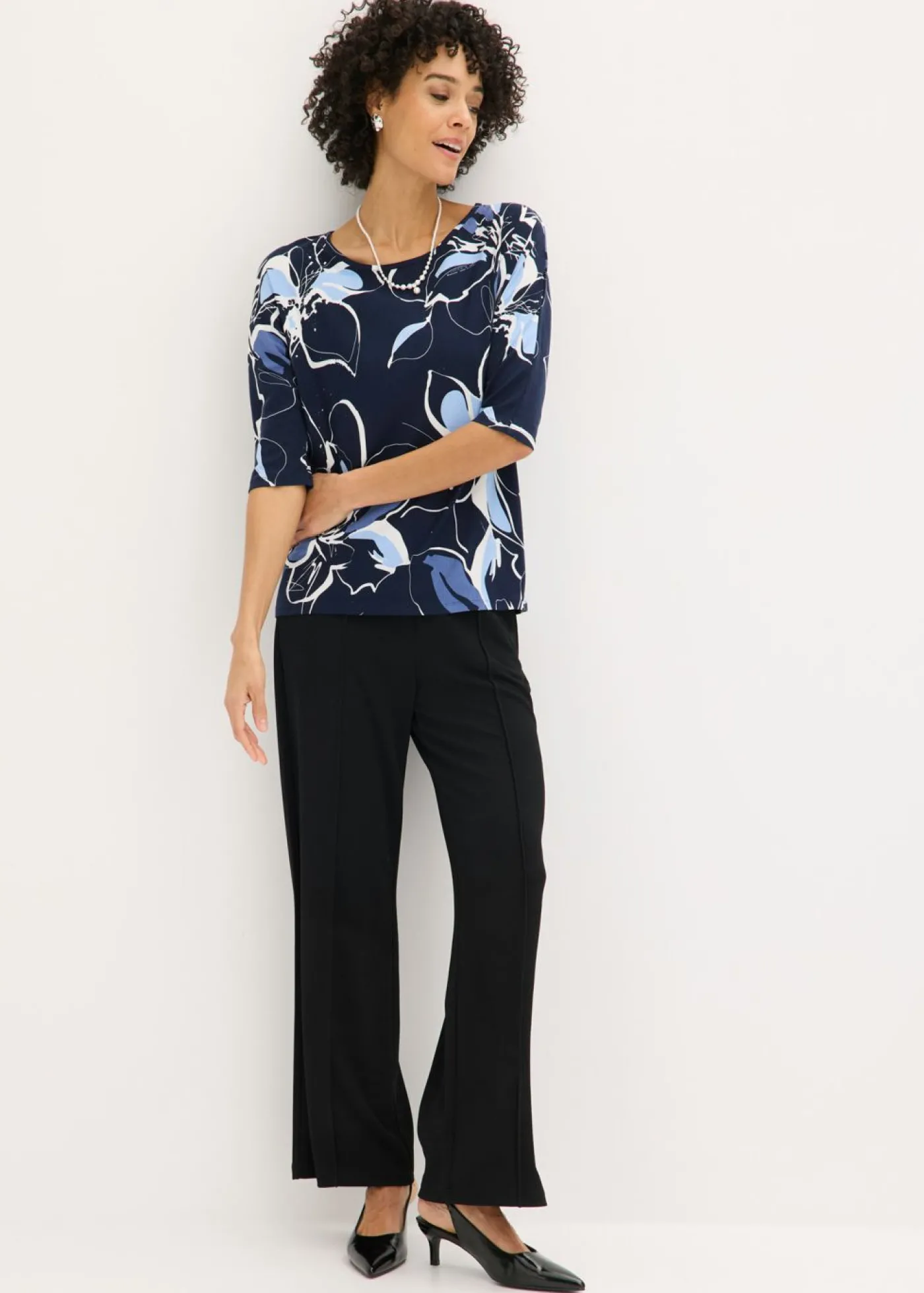bonprix bonprix Camiseta con estampado de flores Azul marino-blanco lana de flores Best