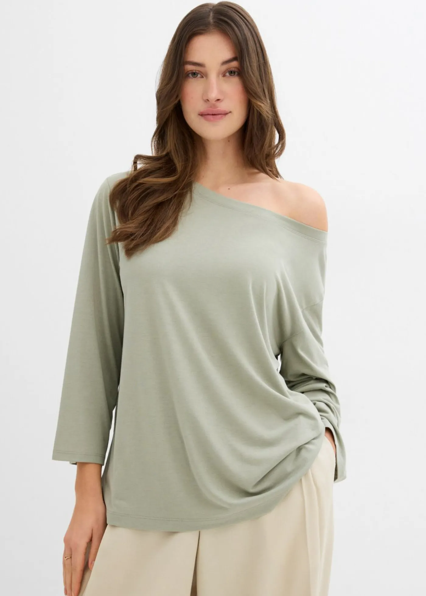bonprix bonprix Camiseta con hombros descubiertos de suave mezcla de modal Verde alga Discount