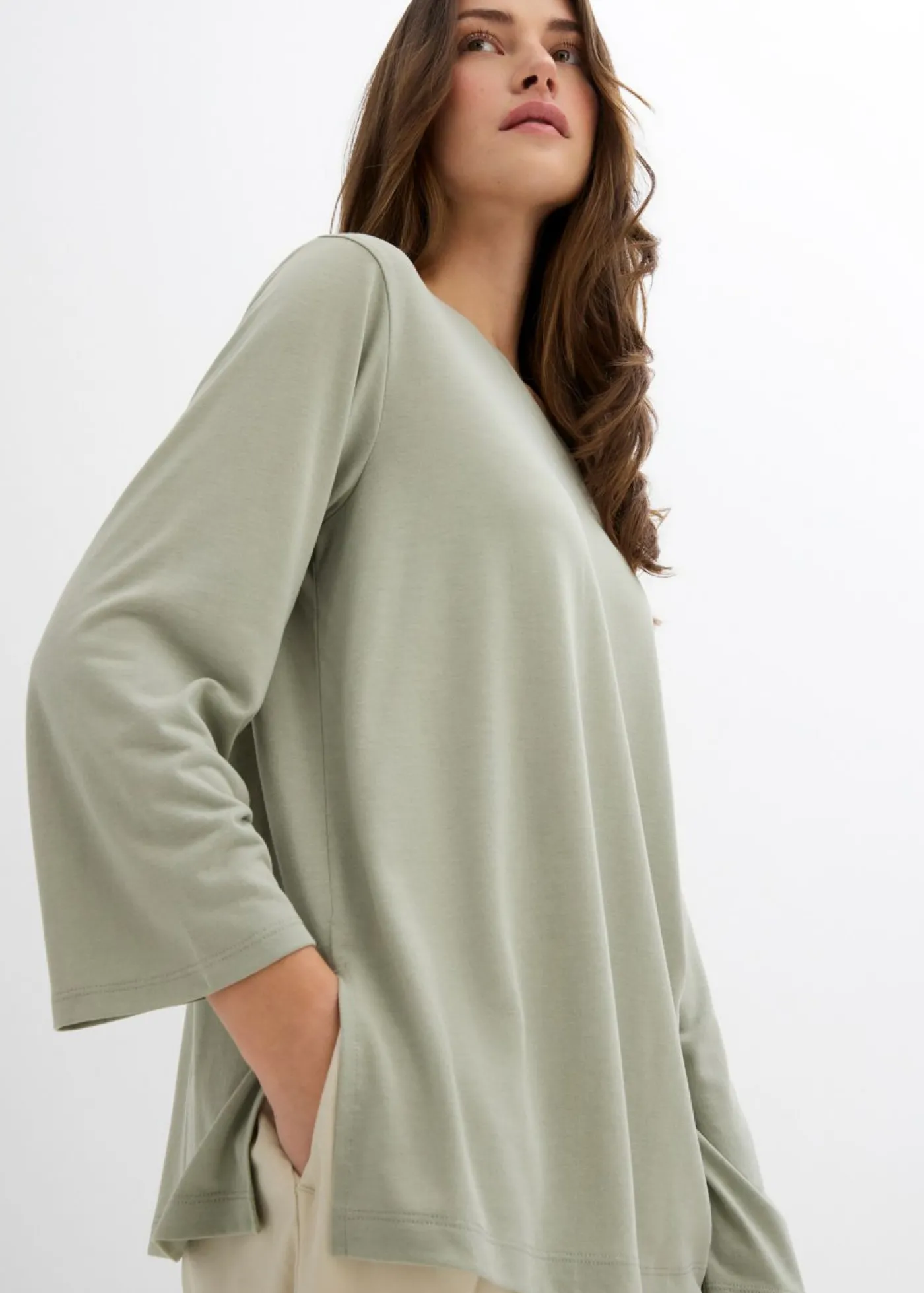 bonprix bonprix Camiseta con hombros descubiertos de suave mezcla de modal Verde alga Discount