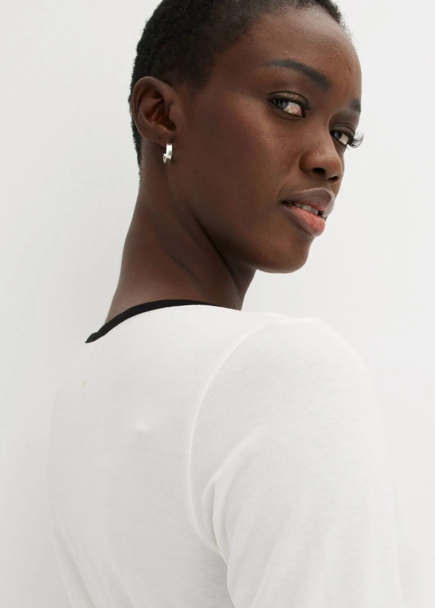 bonprix bonprix Camiseta con panel en contraste Blanco lana-negro