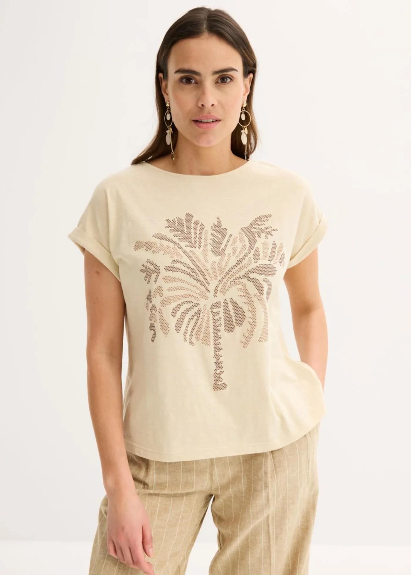 bonprix bonprix Camiseta de algodón con aplicación de tachuelas Arena claro Hot