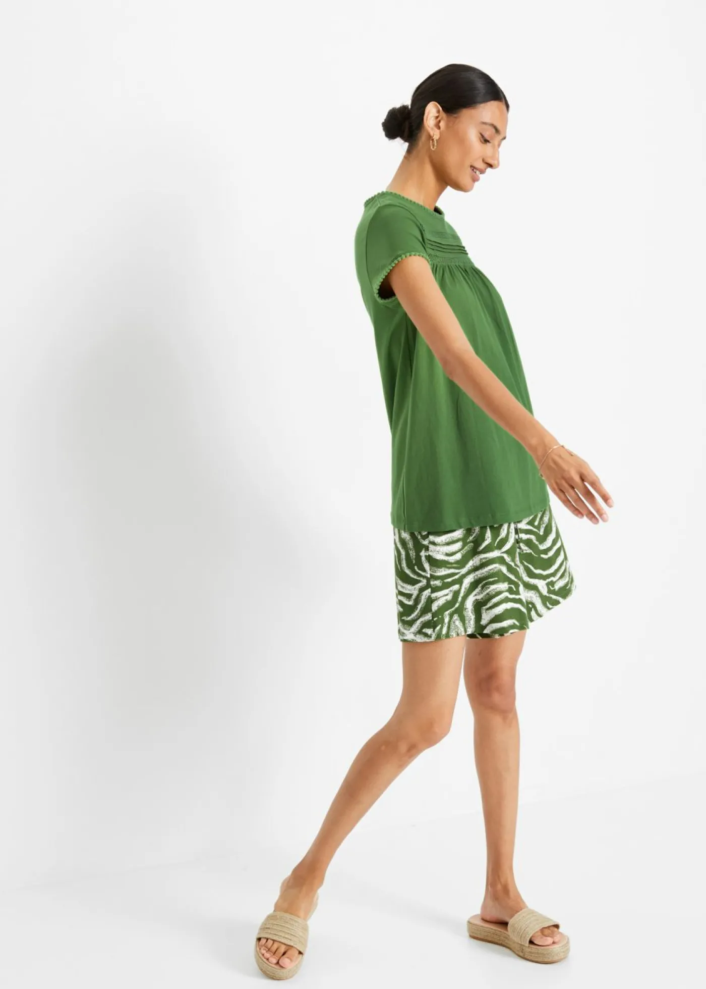 bonprix bonprix Camiseta de algodón con encaje verde cactus Best