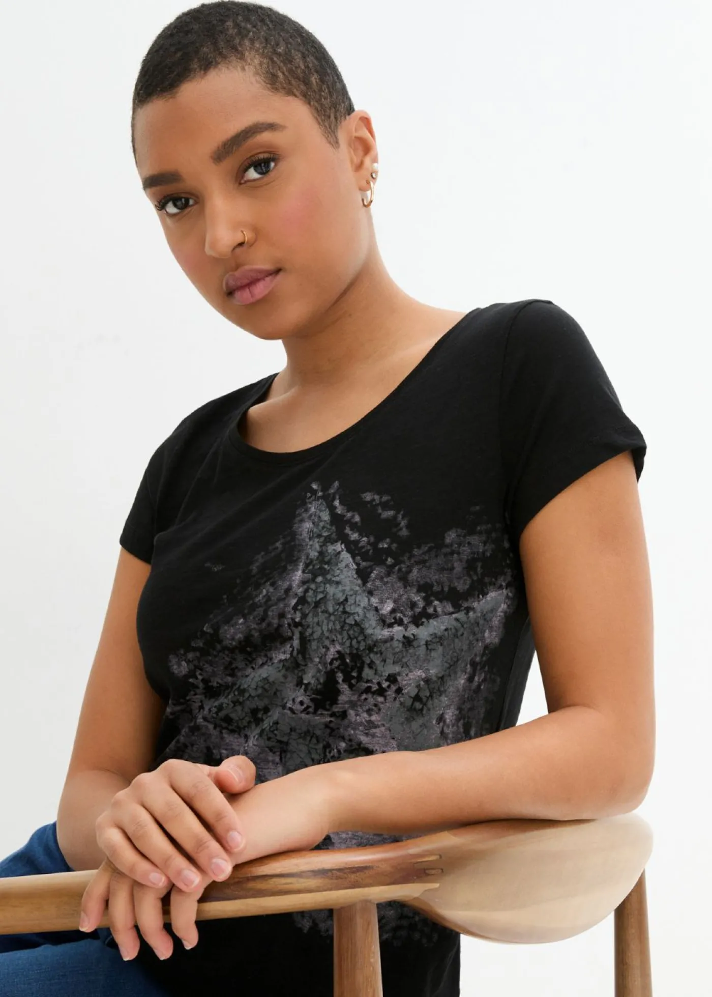 bonprix bonprix Camiseta de algodón e hilo flameado con manga corta Negro estampado Clearance