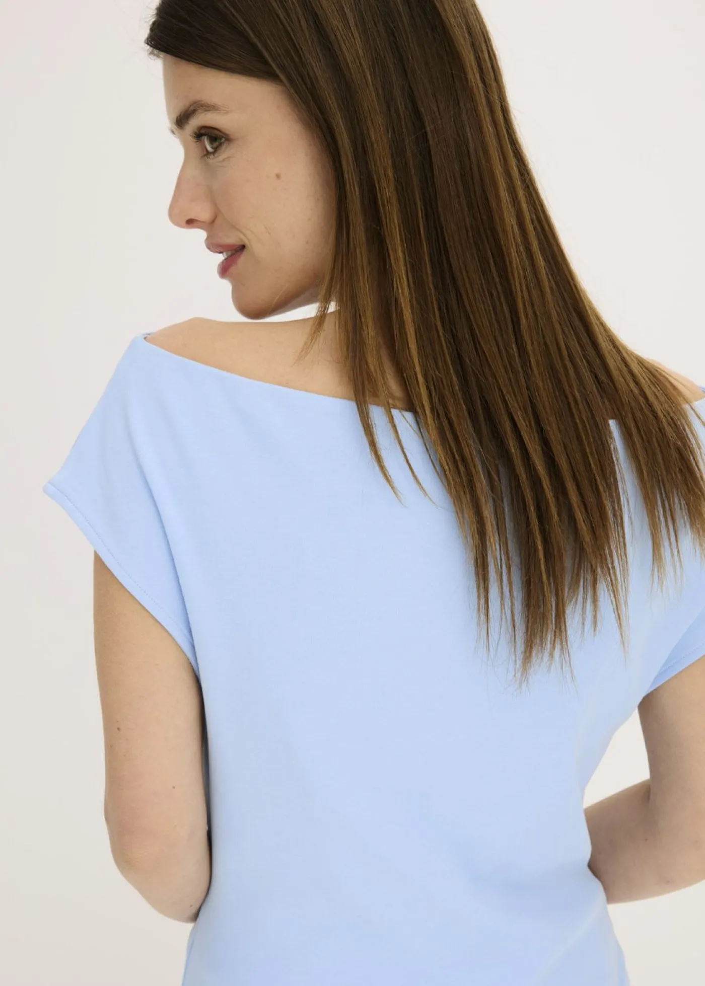 bonprix bonprix Camiseta de algodón orgánico puro con hombros al descubierto Azul claro Online