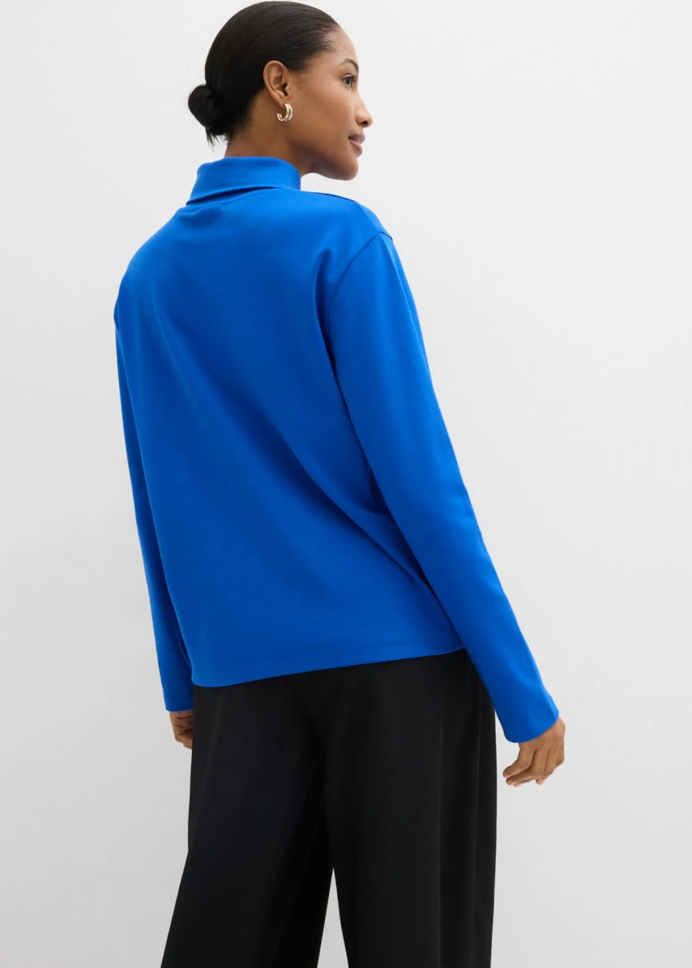 bonprix bonprix Camiseta de algodón orgánico puro con cuello alto Azul ártico Hot