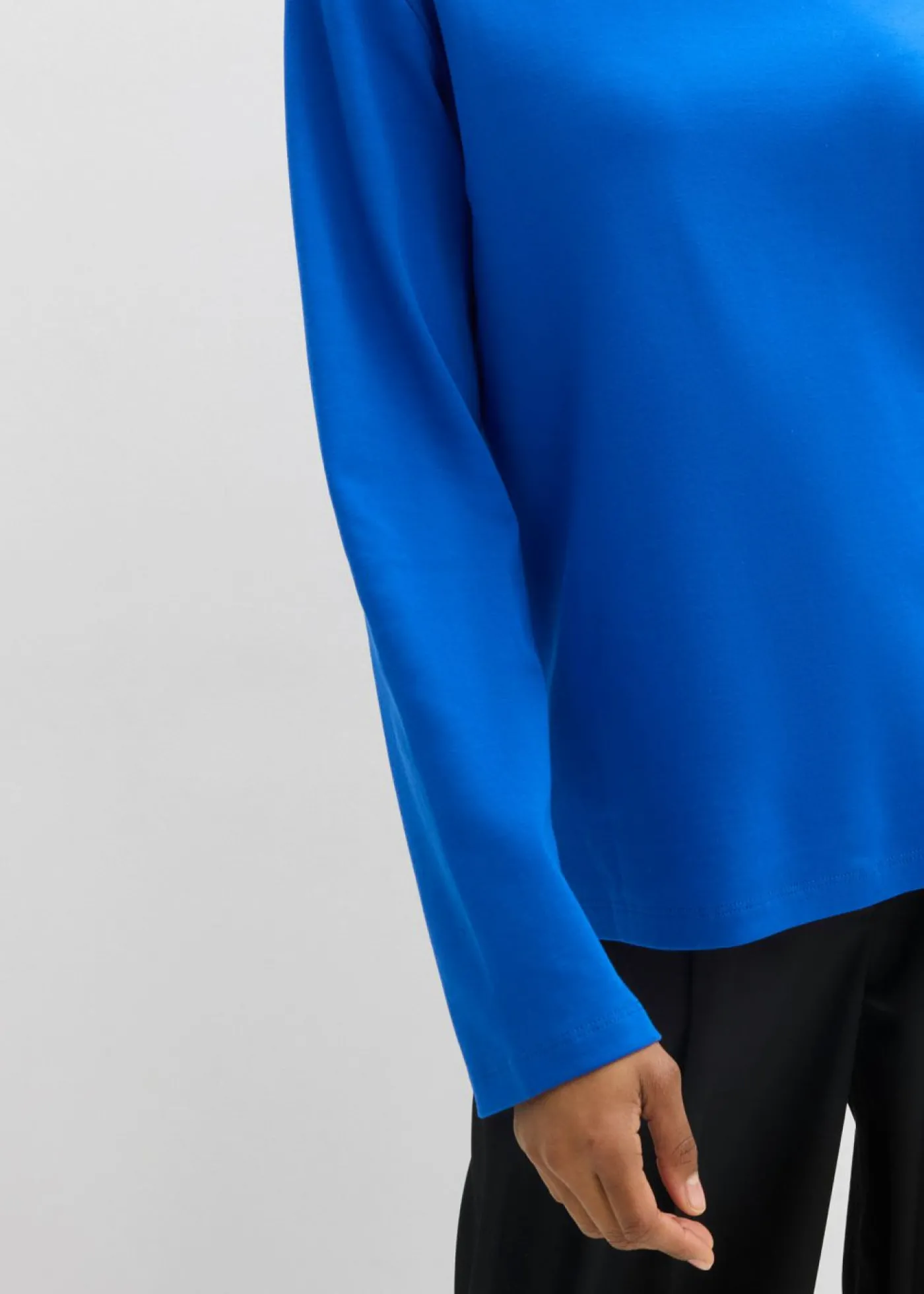 bonprix bonprix Camiseta de algodón orgánico puro con cuello alto Azul ártico Hot