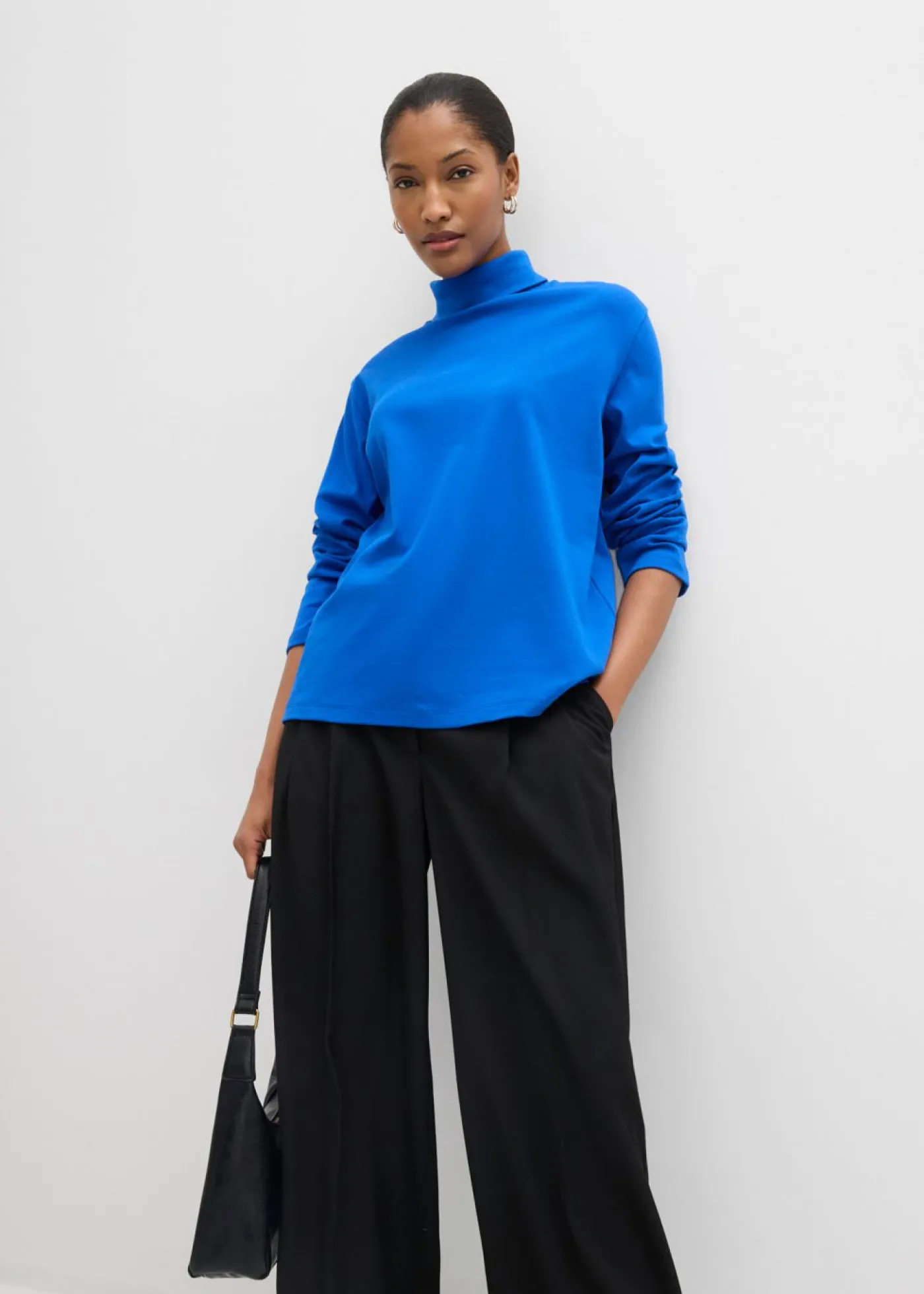 bonprix bonprix Camiseta de algodón orgánico puro con cuello alto Azul ártico Hot