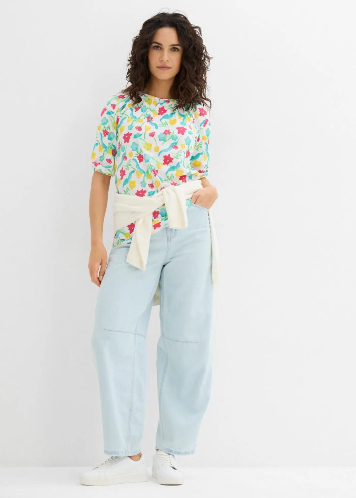 bonprix bonprix Camiseta de algodón orgánico blanco con flores Discount