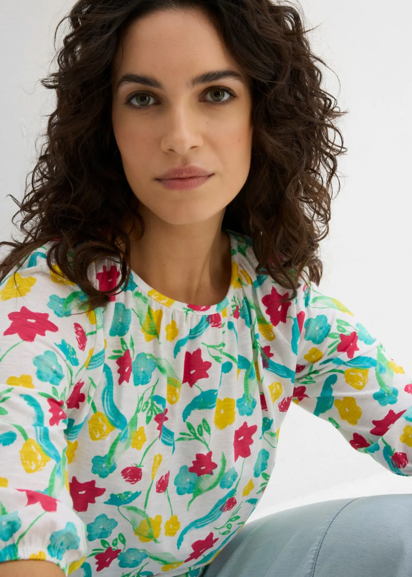 bonprix bonprix Camiseta de algodón orgánico blanco con flores Discount