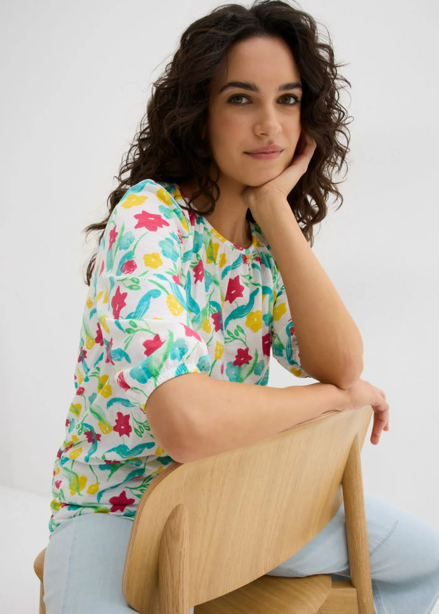 bonprix bonprix Camiseta de algodón orgánico blanco con flores Discount