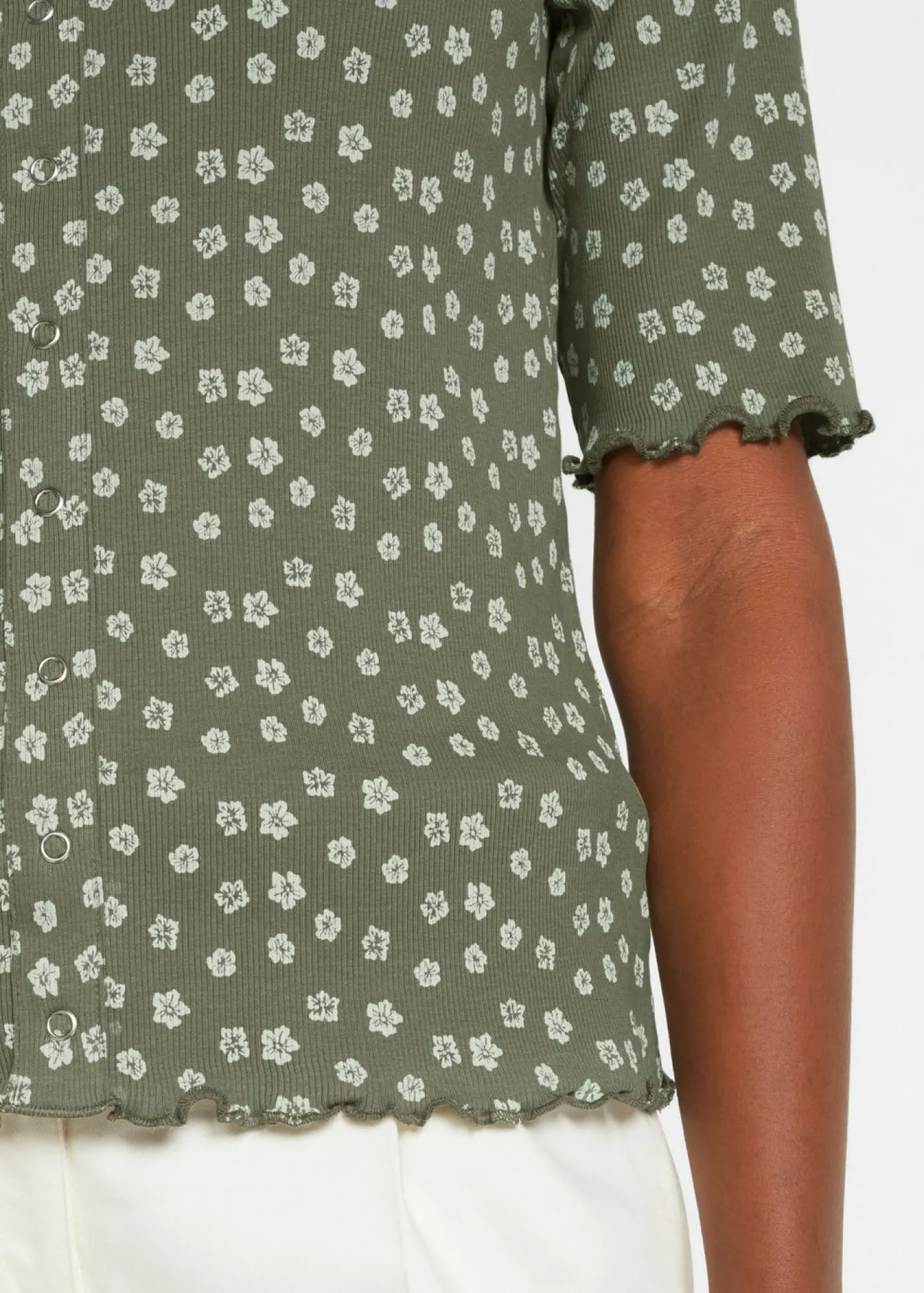bonprix bonprix Camiseta de canalé con estampado de flores y manga corta Verde oliva de flores