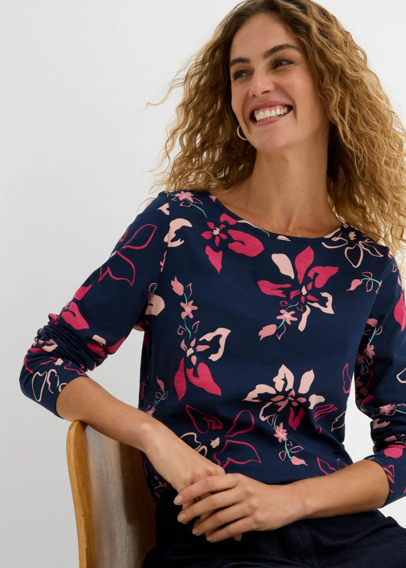 bonprix bonprix Camiseta de manga larga con estampado floral azul marino con flores Best