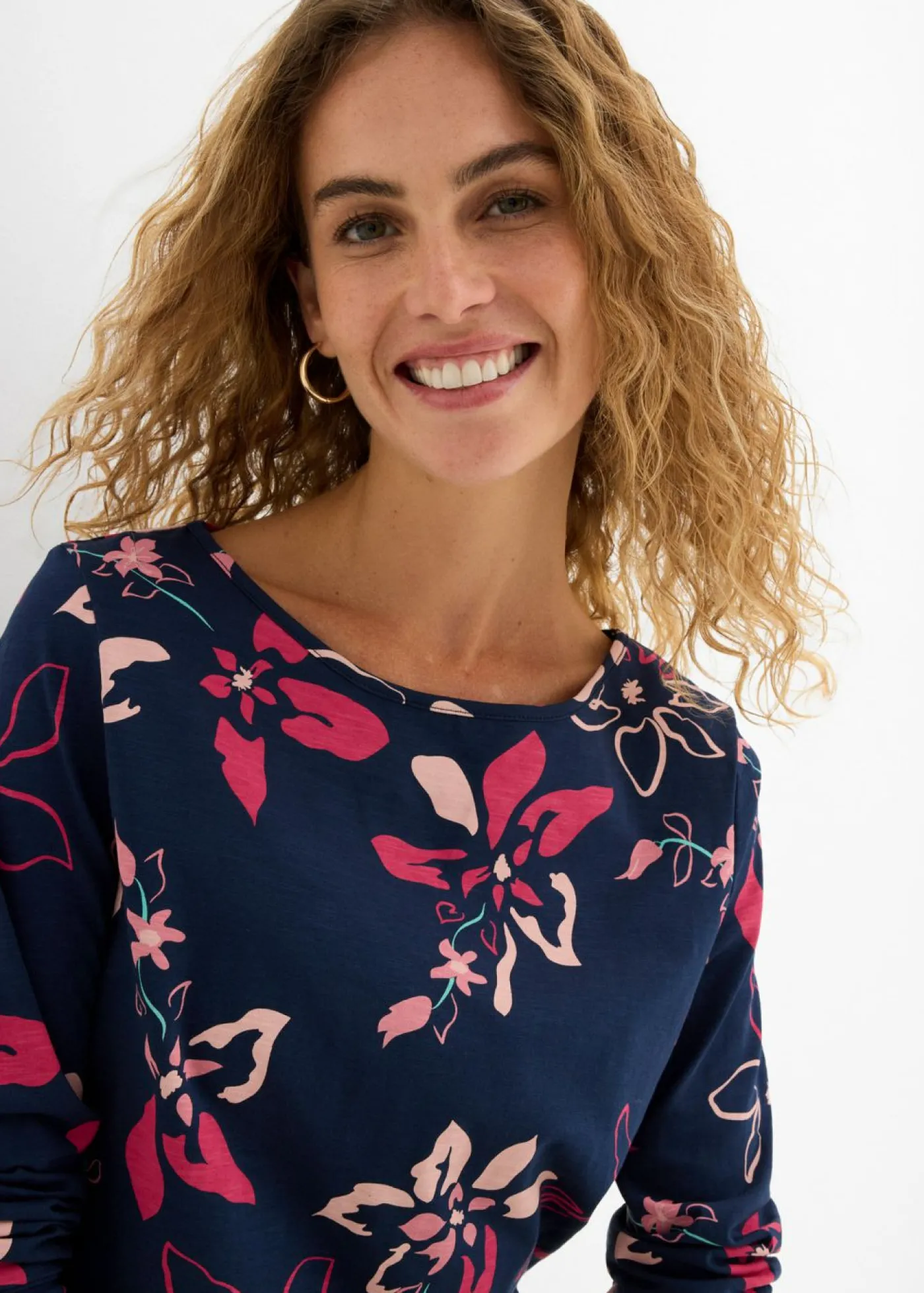 bonprix bonprix Camiseta de manga larga con estampado floral azul marino con flores Best