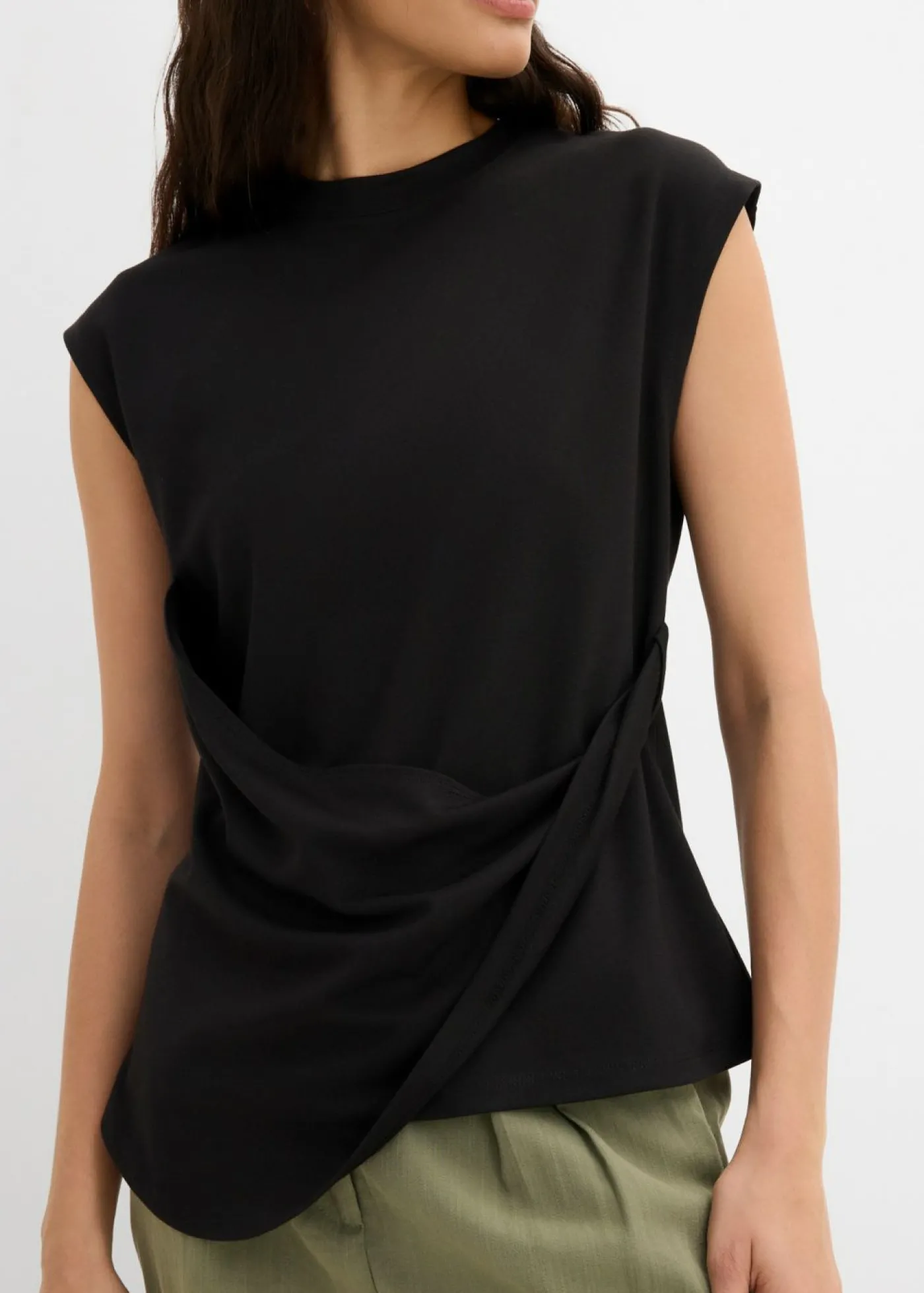 bonprix bonprix Camiseta de mezcla de viscosa con dobladillo asimétrico Negro Online