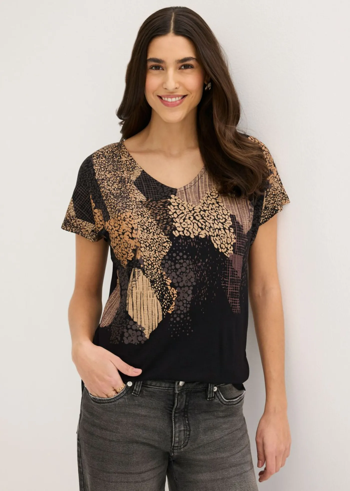 bonprix bonprix Camiseta de suave mezcla de viscosa Negro con estampado gráfico New