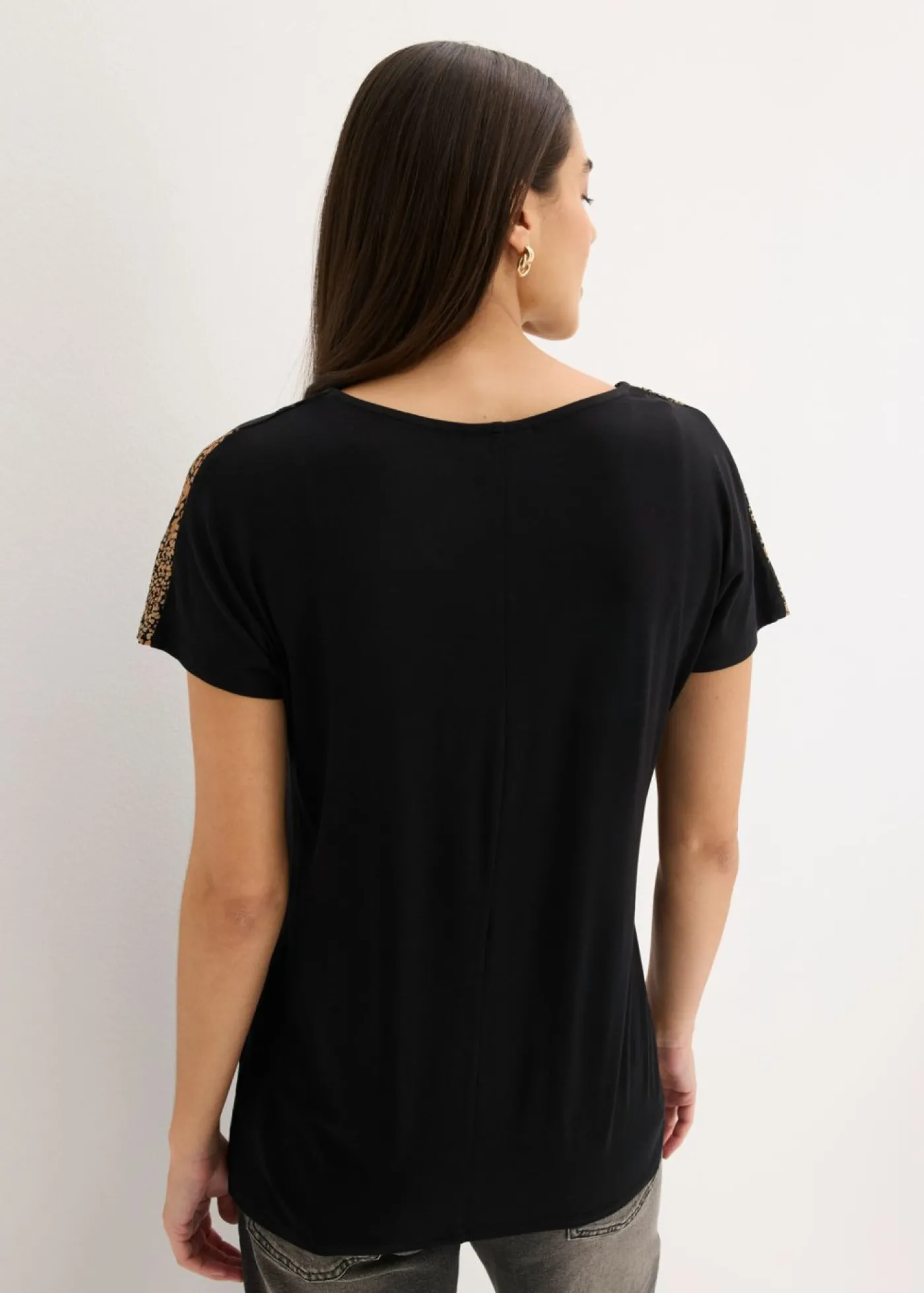 bonprix bonprix Camiseta de suave mezcla de viscosa Negro con estampado gráfico New