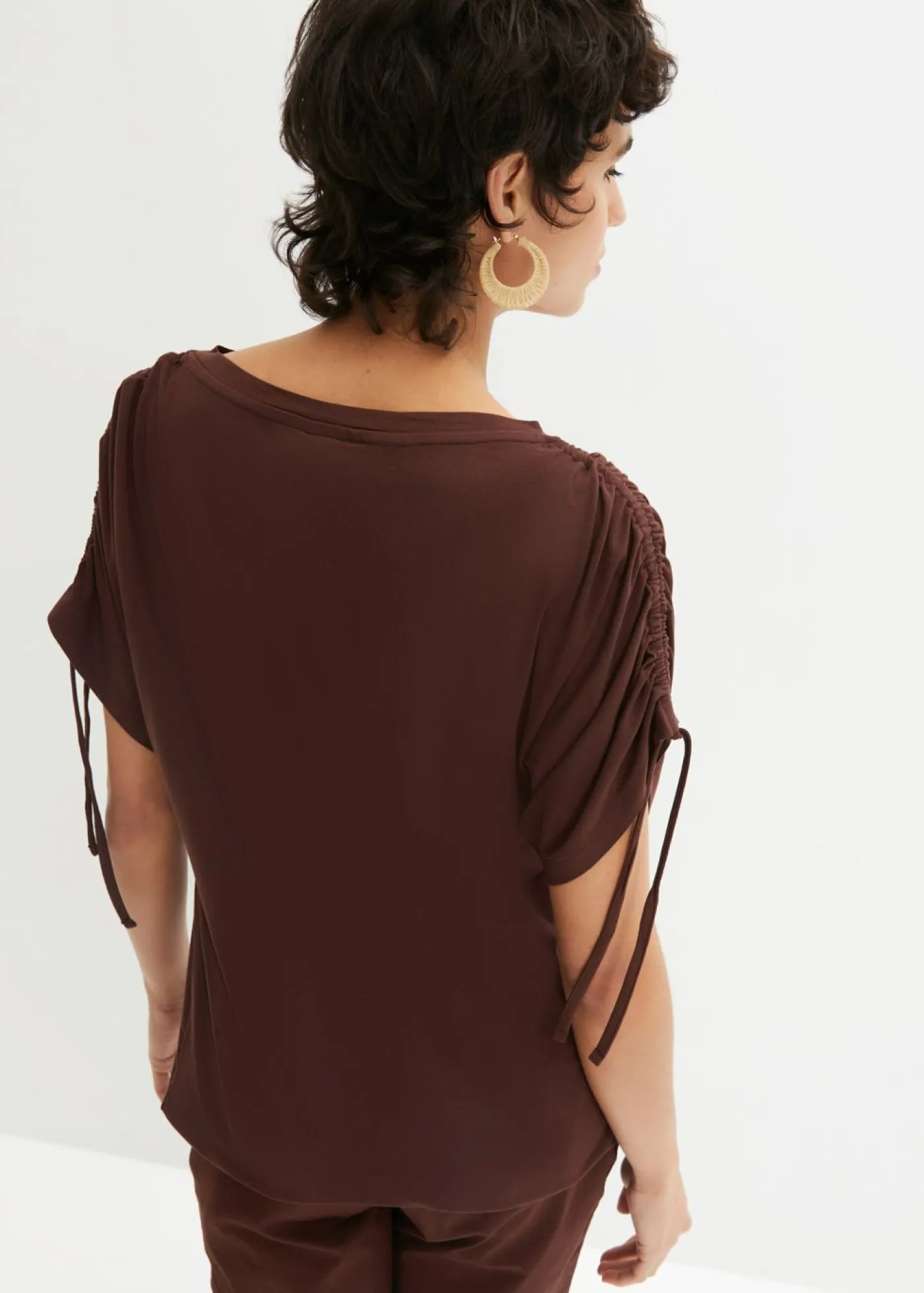 bonprix bonprix Camiseta de viscosa fluida Marrón tierra Discount