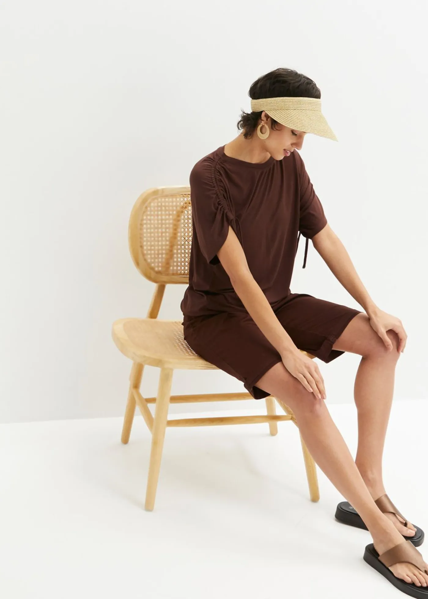 bonprix bonprix Camiseta de viscosa fluida Marrón tierra Discount