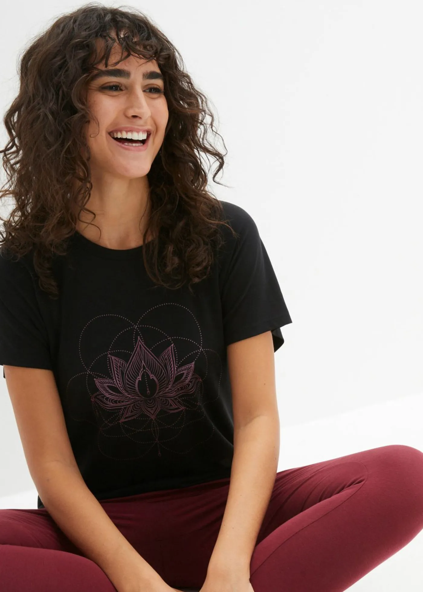 bonprix bonprix Camiseta deportiva con corte holgado Negro estampado Online