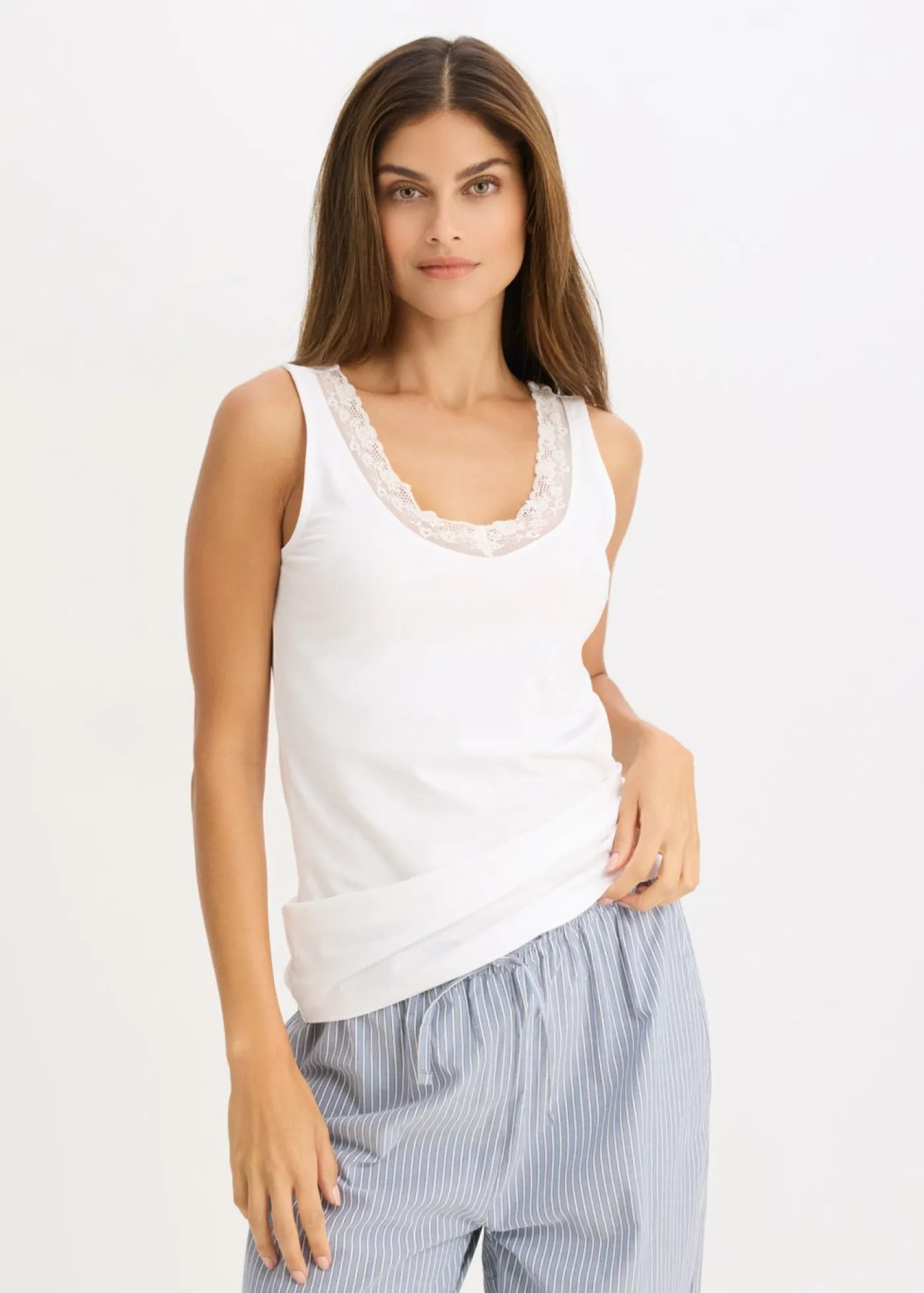 bonprix bonprix Camiseta interior de algodón orgánico y encaje (2 unidades) Negro-blanco