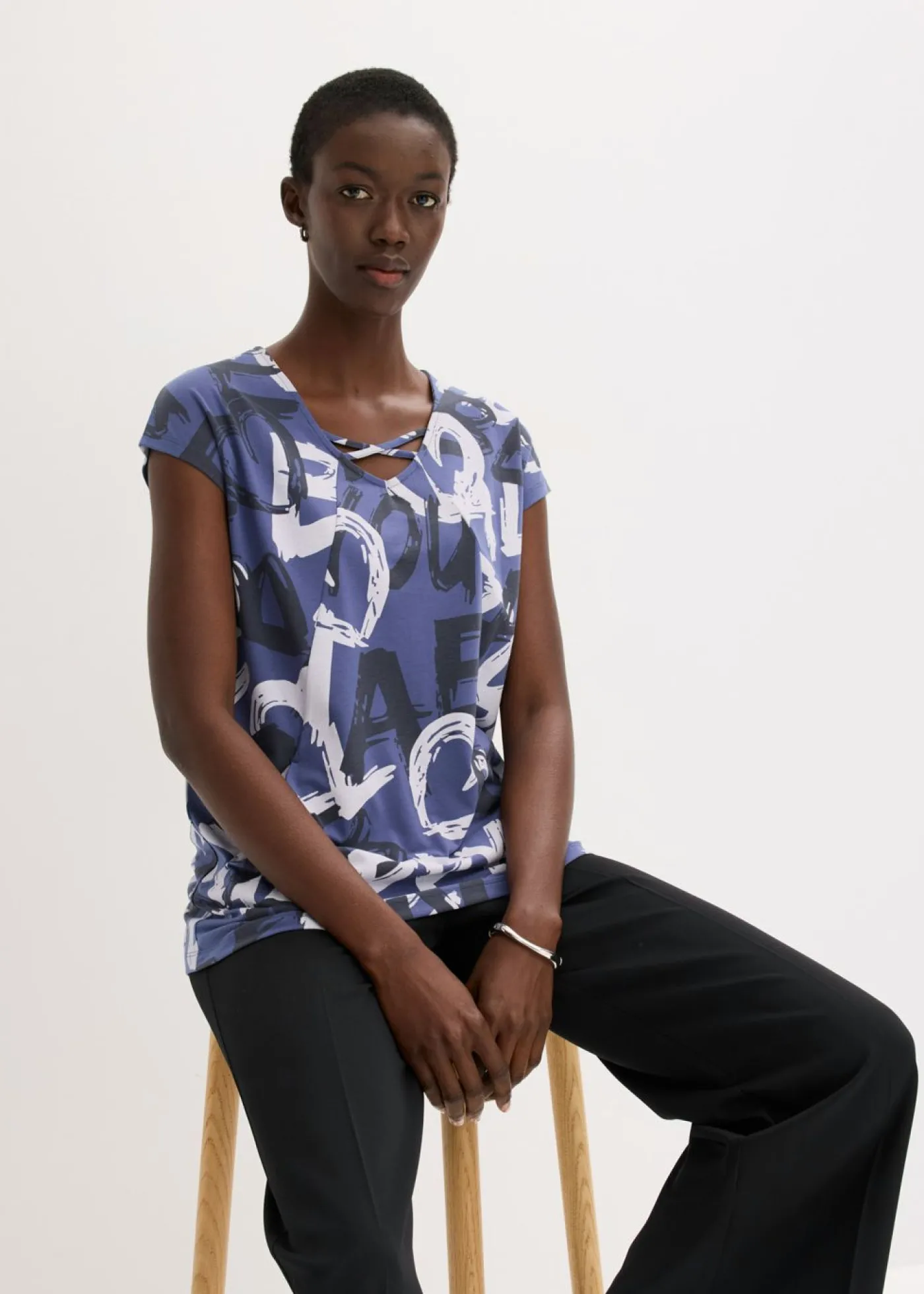 bonprix bonprix Camiseta larga Índigo/azul oscuro/beige natural estampado Hot