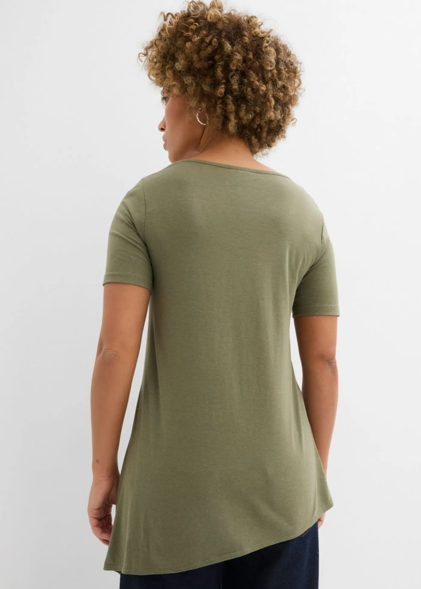 bonprix bonprix Camiseta larga asimétrica de mezcla de algodón y viscosa Verde oliva