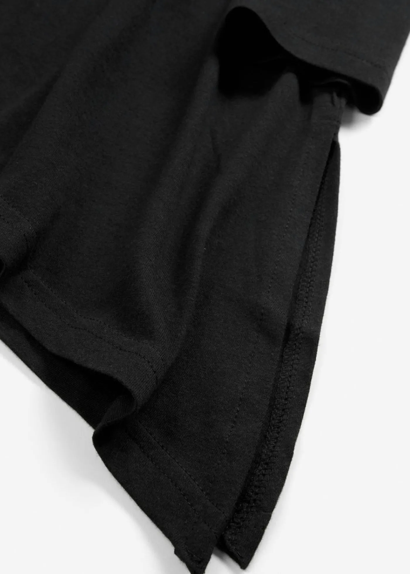 bonprix bonprix Camiseta larga de mezcla de viscosa y algodón Negro Online