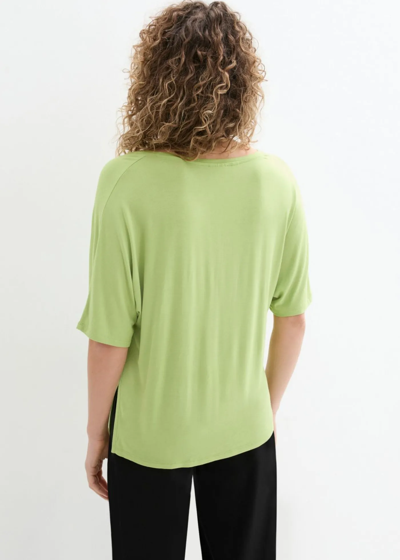 bonprix bonprix Camiseta larga de mezcla de viscosa sostenible Verde pera Outlet